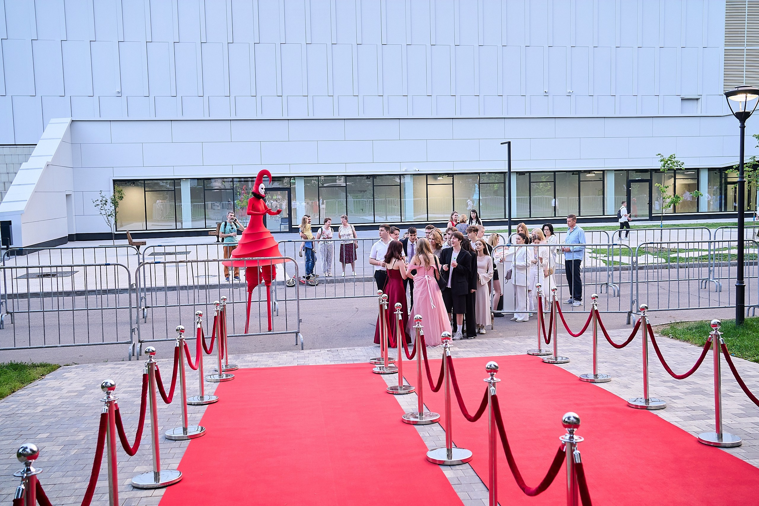 Выпускной 2024 концертный зал Академия ВТБ. Фотограф и Видеограф в Москве. Олег Корушев