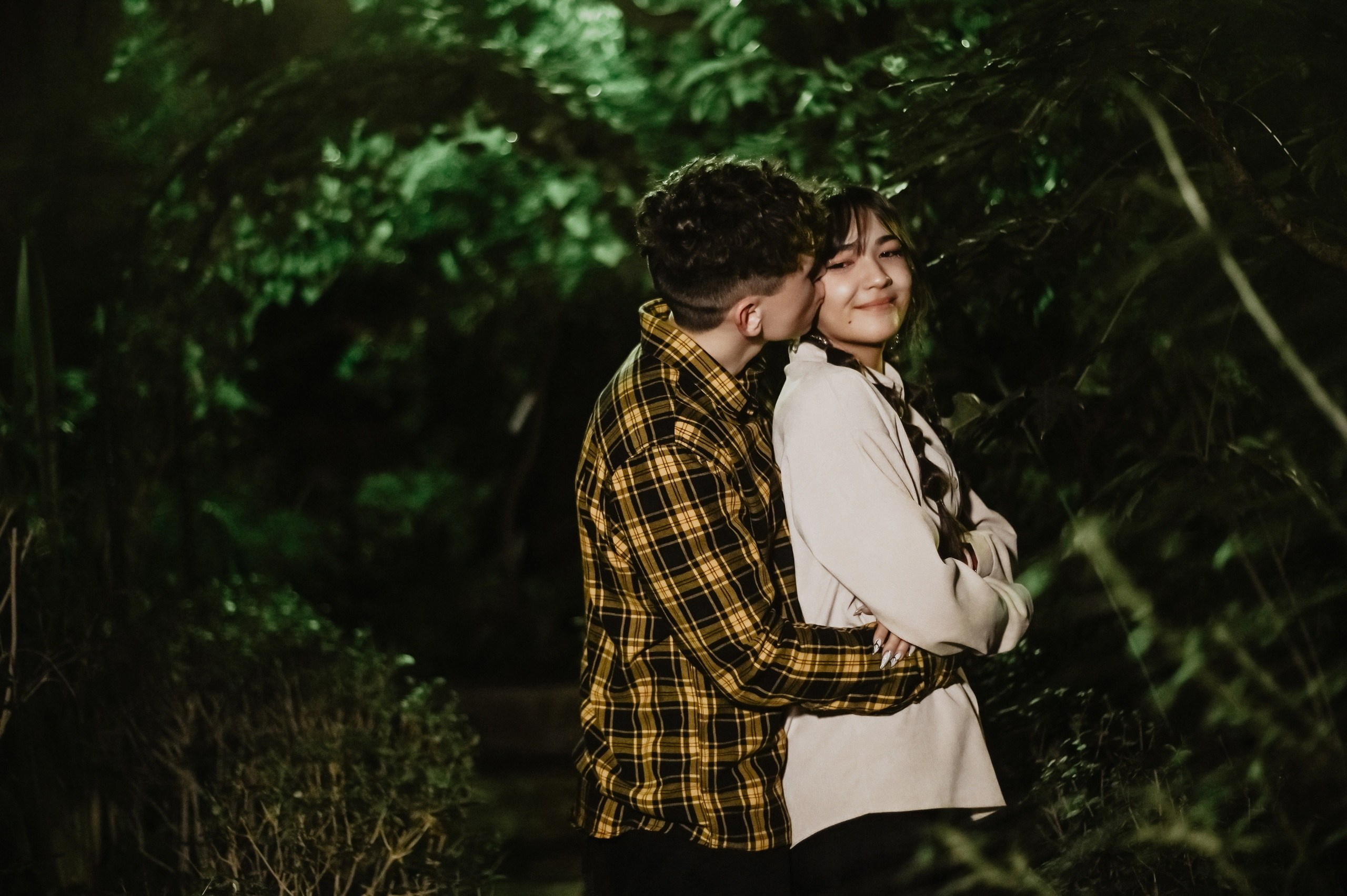 «Предложение руки и сердца» в ботаническом саду вечером. Семейный и свадебный фотограф в г. Уфа Динара