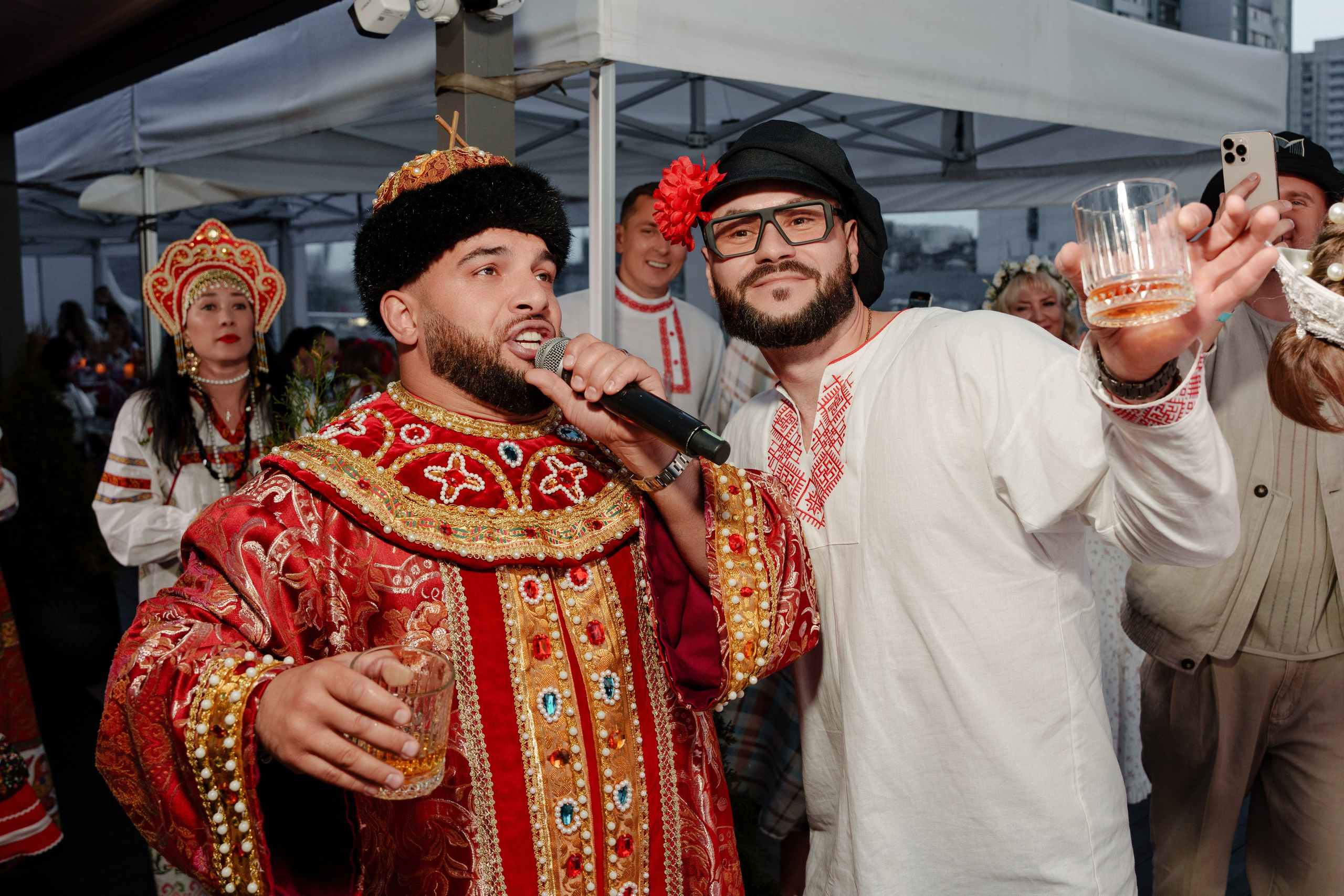Репортажный фотограф на гендер пати в славянском стиле в Москве. Репортажный фотограф Москва Сергей Дружинин