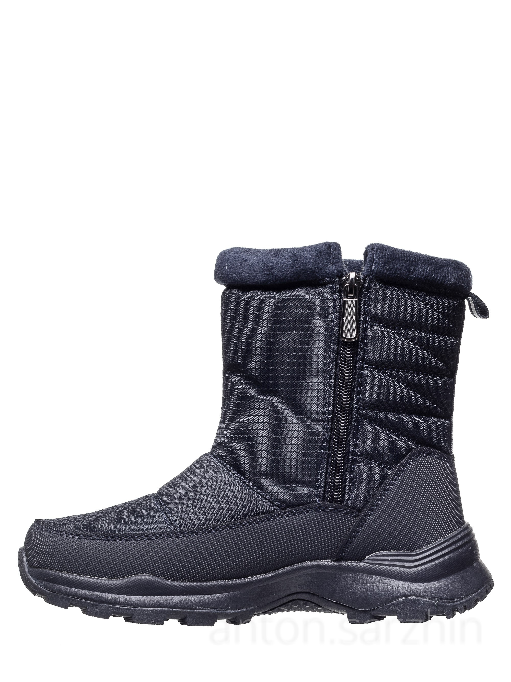 Фотосъемка зимней обуви на белом фоне