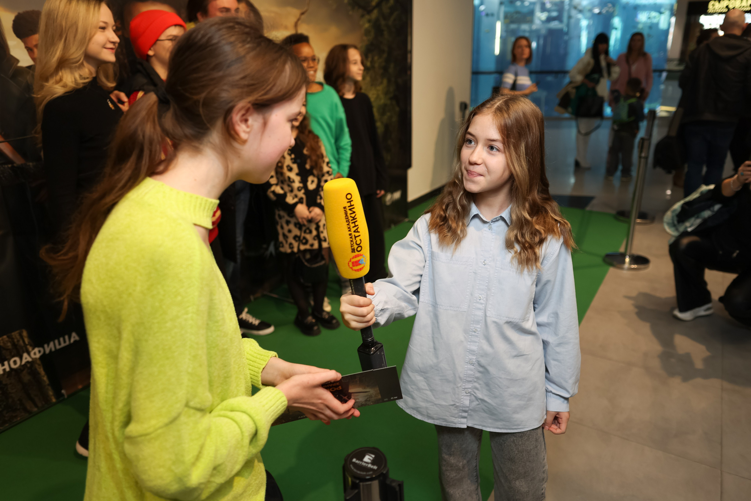 Школа «Останкино» на премьере Робин Гуд. Репортажный фотограф видеограф в Москве Ольга Плаксина