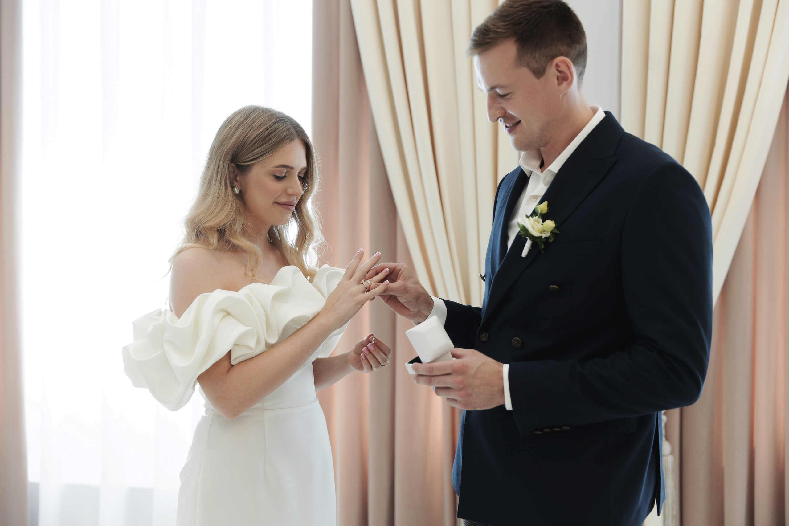 Свадебная фотосессия на Котельнической набережной и в парке Царицыно, Роспись в Шипиловском ЗАГСе. Свадебный фотограф Москва Анастасия Храмова