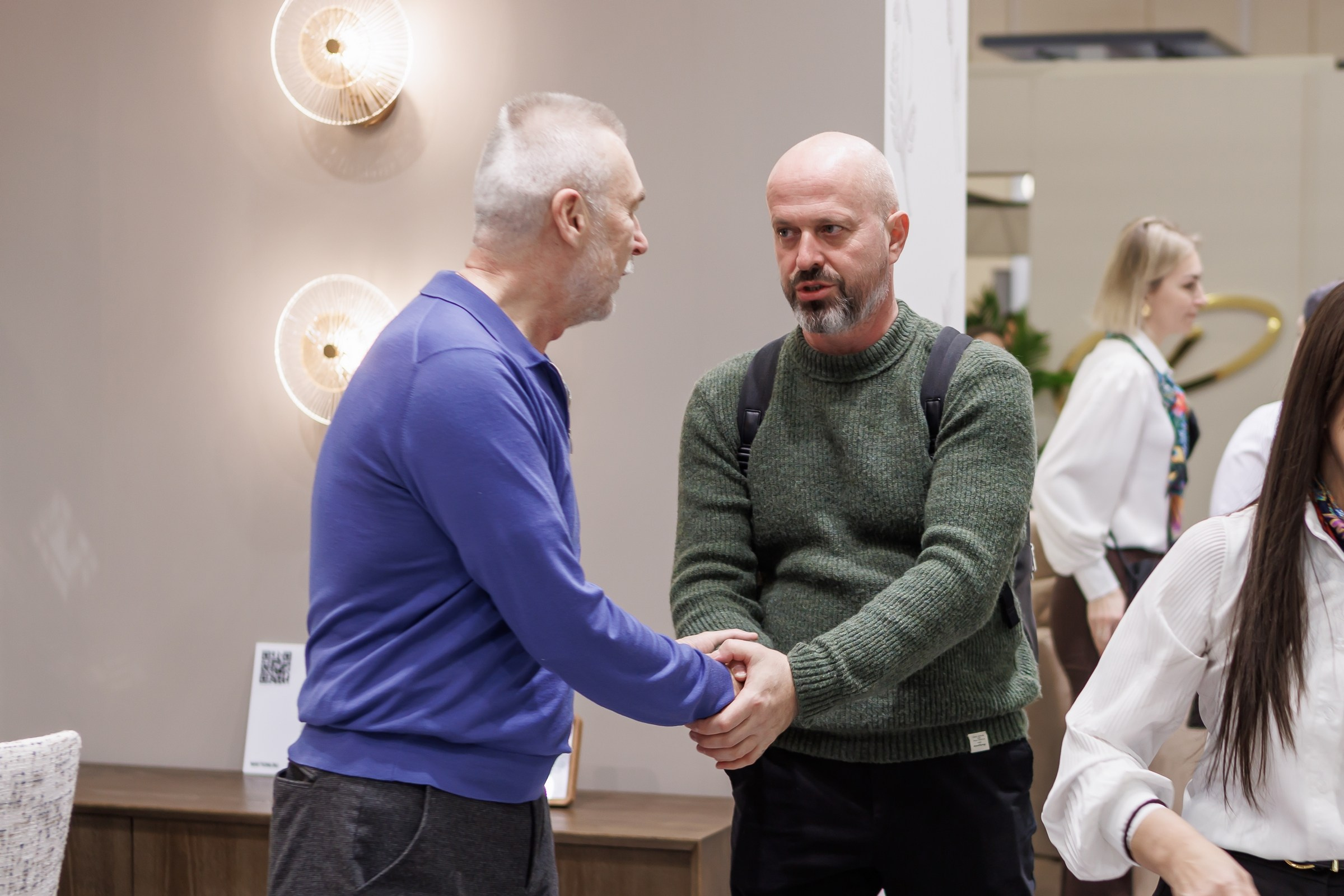 Работа большого стенда мебельной фабрики Evanty. Фотограф на выставку в Москве