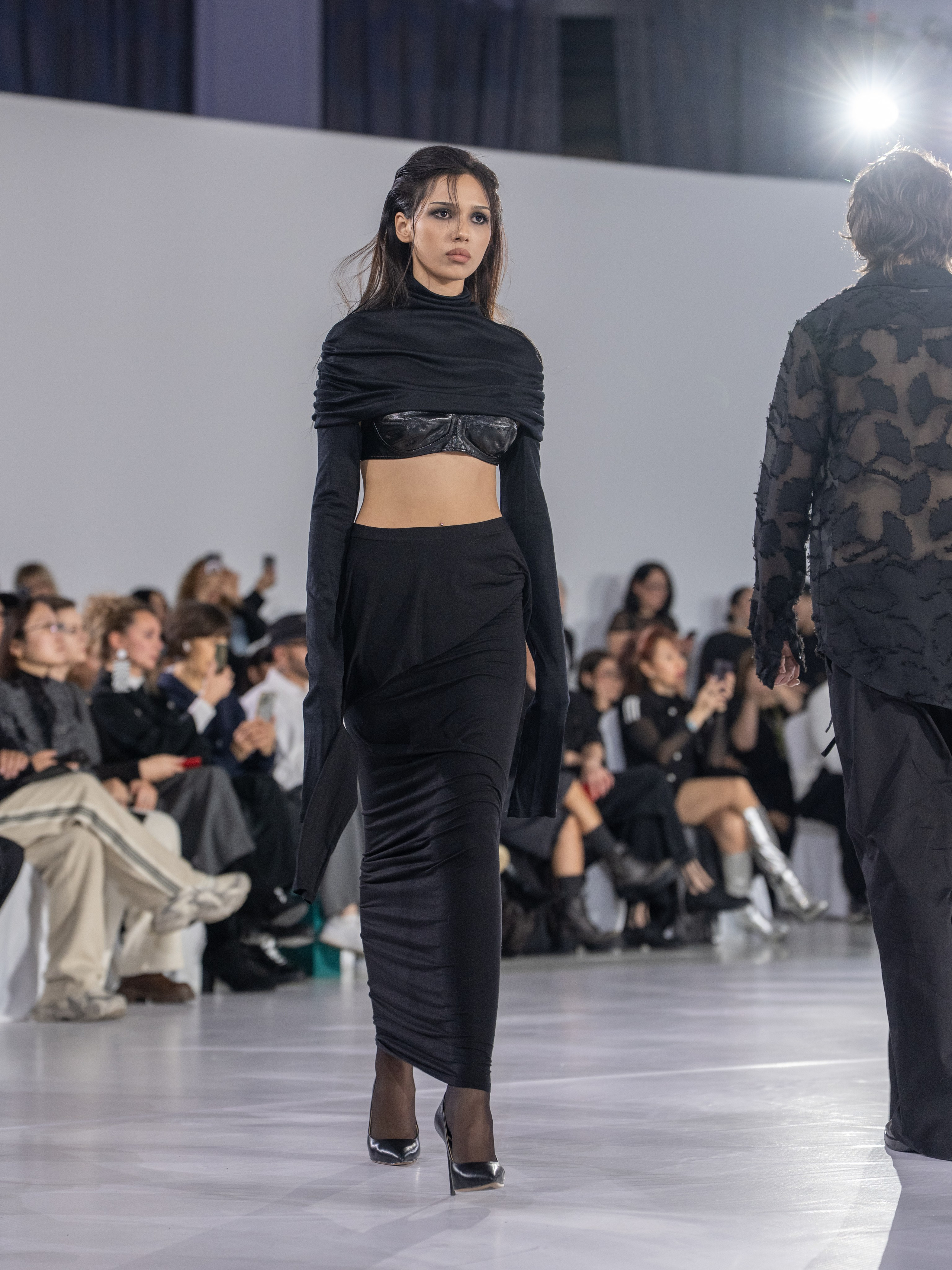 Дизайн DVALI. Сайт Алматинского НЮ АРТ, будуар и фэшн фотографа Дениса Карпенко