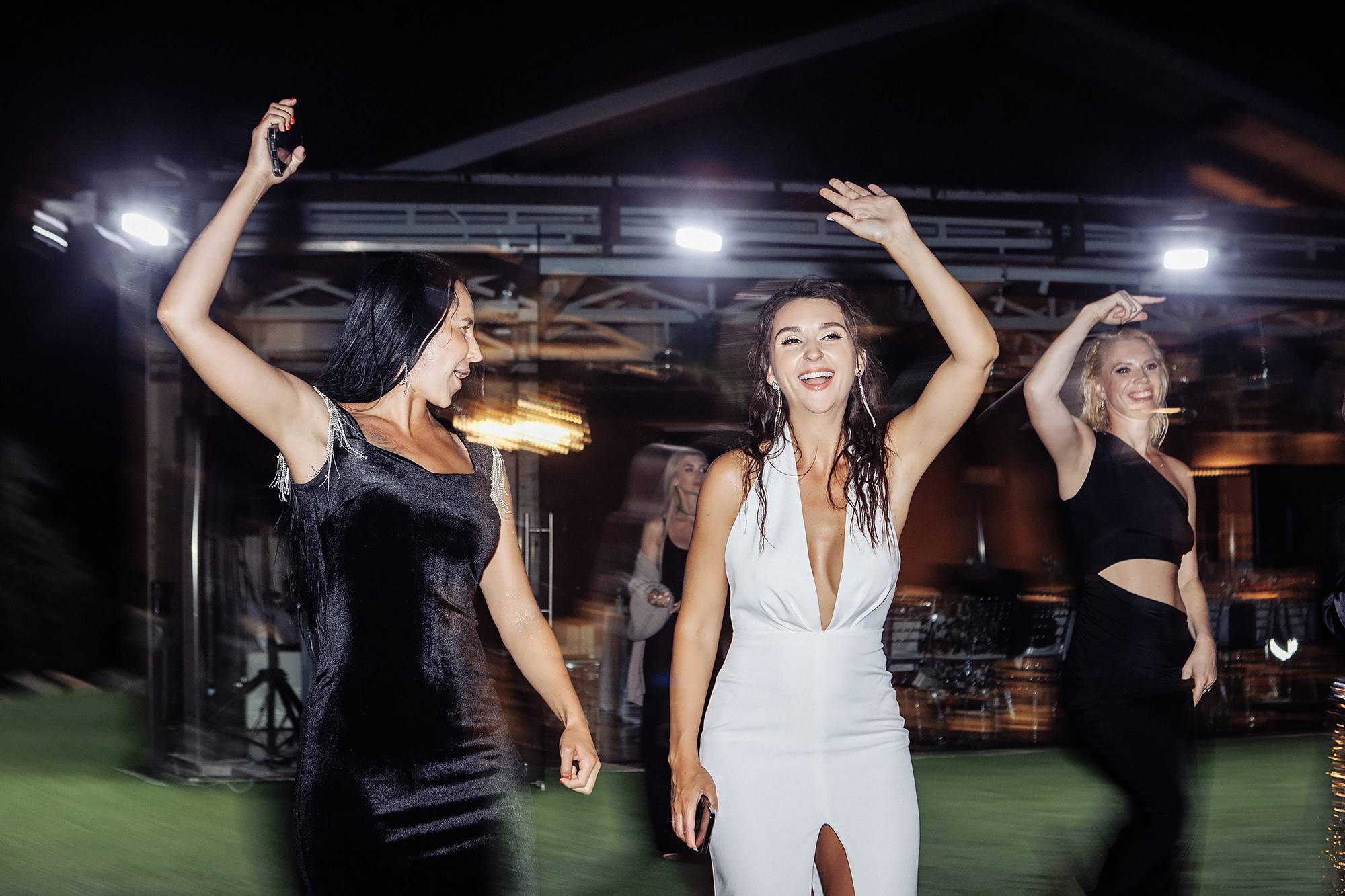 Настя и Игорь 17.08.24. Свадебный фотограф Владивосток Алина Гевондова