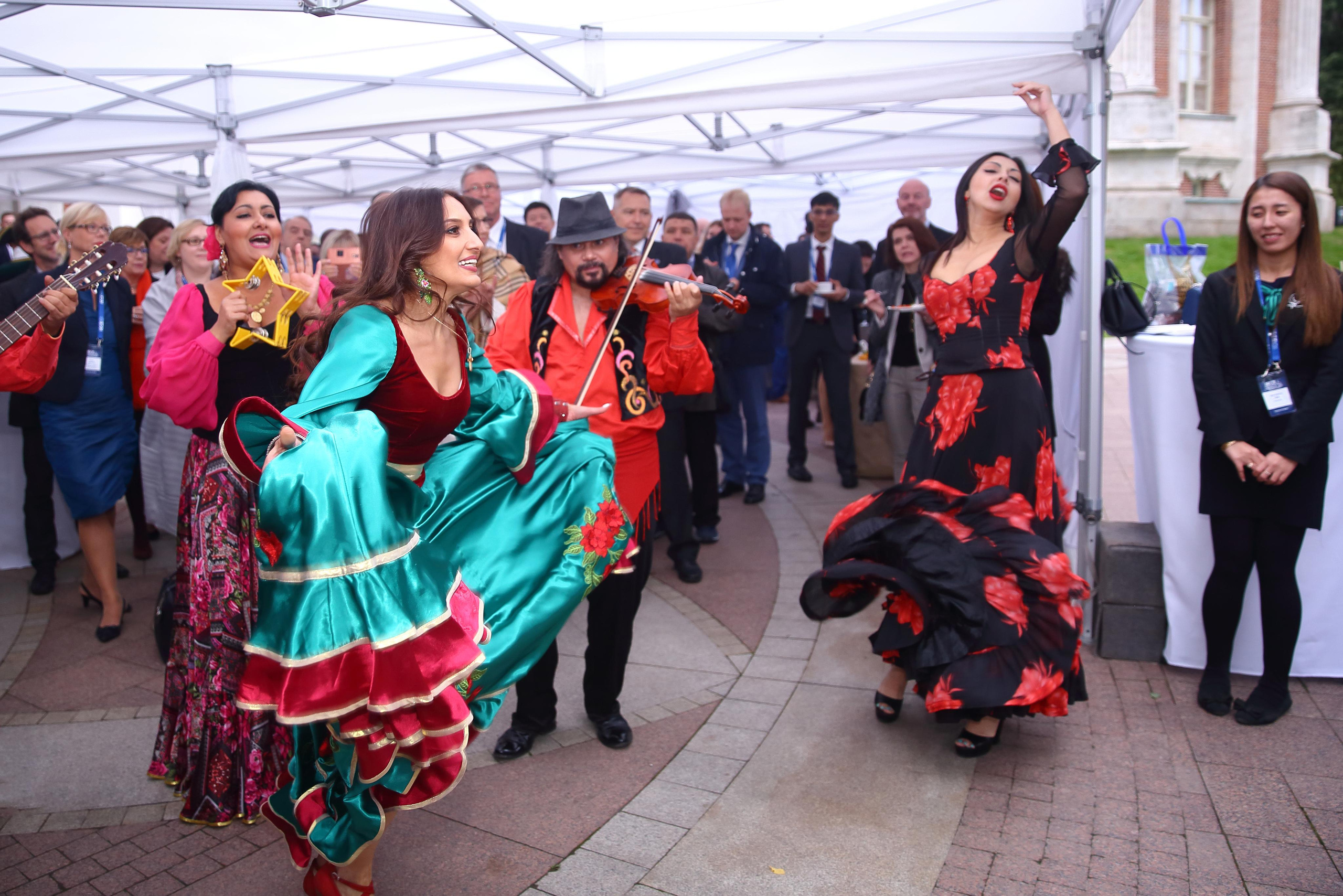 Встреча гостей в Царицыно вместе с солистами Геликон оперы. Фотограф ваших самых ярких событий в Москве и СПБ. Збронская Юлия