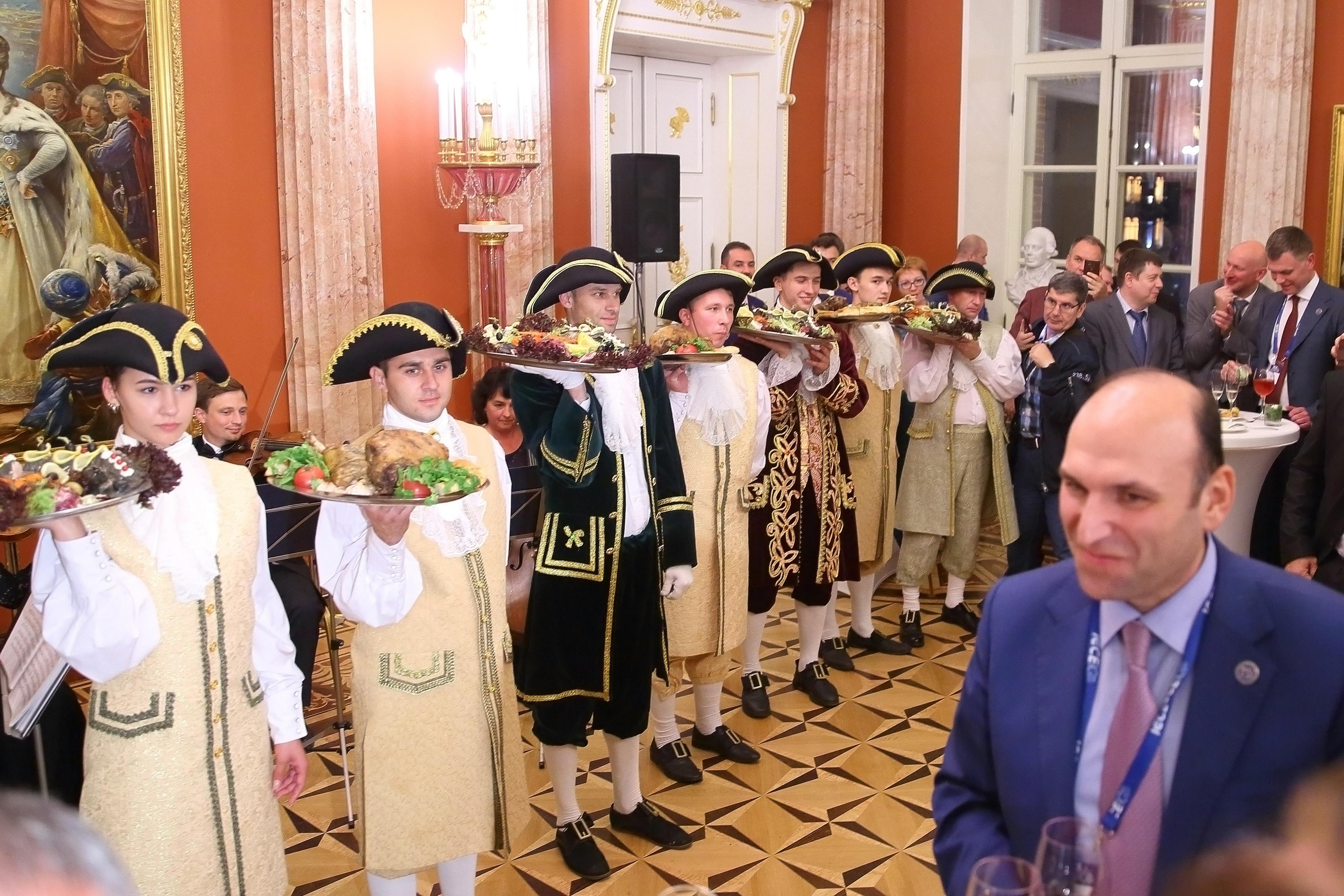 Встреча гостей в Царицыно вместе с солистами Геликон оперы. Фотограф ваших самых ярких событий в Москве и СПБ. Збронская Юлия