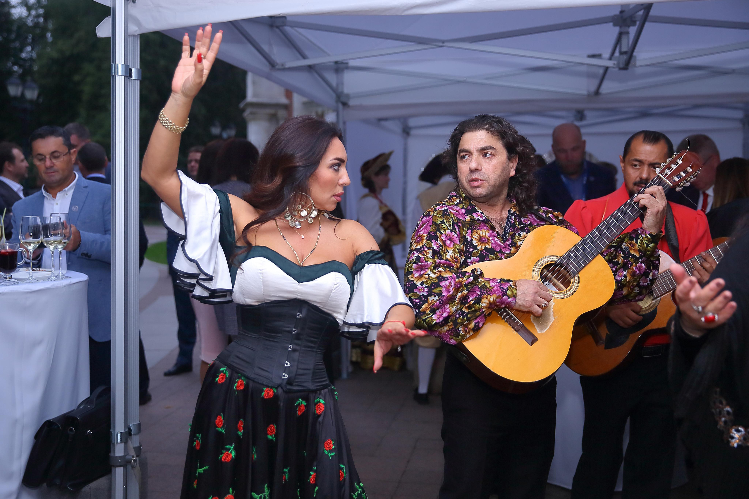 Встреча гостей в Царицыно вместе с солистами Геликон оперы. Фотограф ваших самых ярких событий в Москве и СПБ. Збронская Юлия