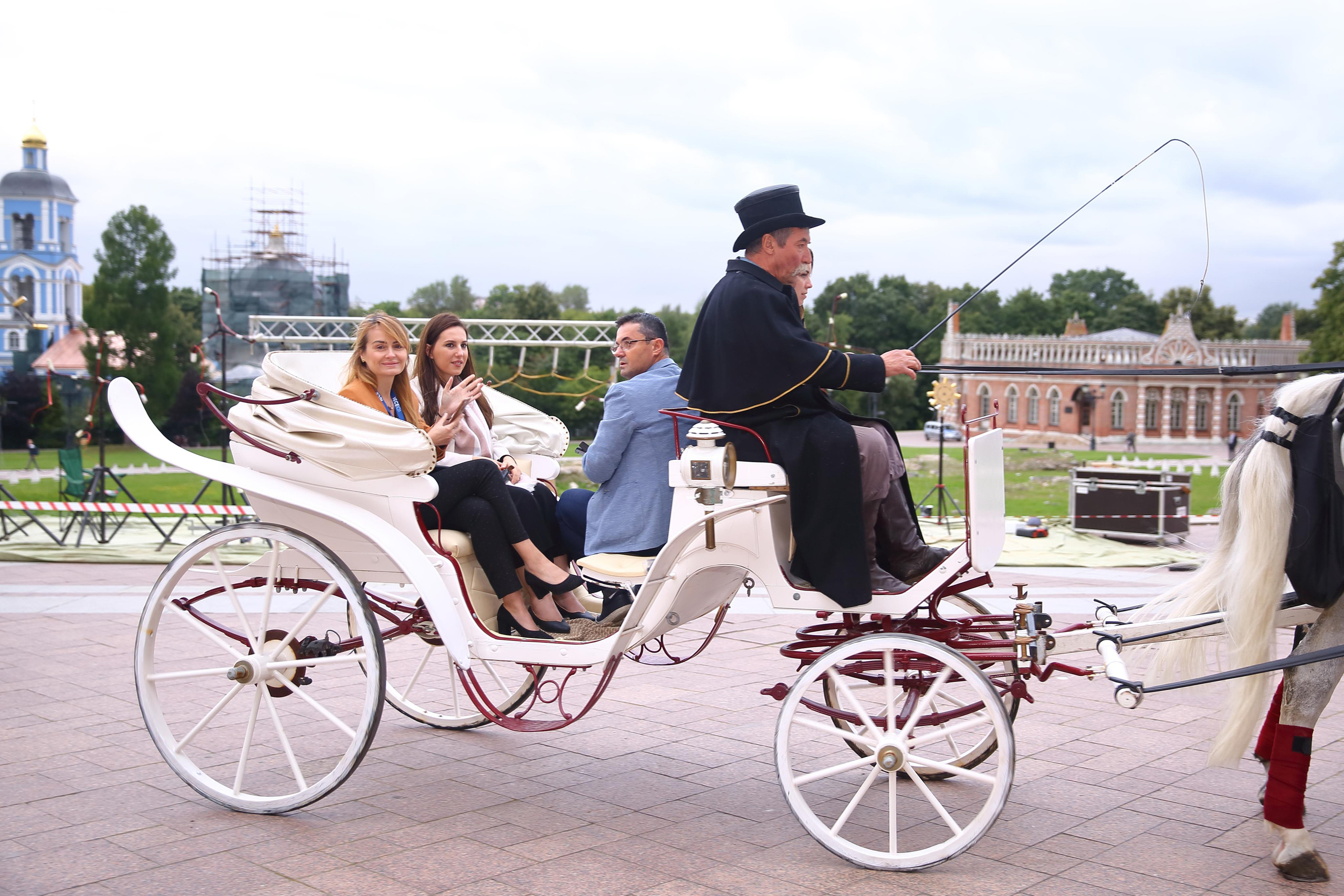 Встреча гостей в Царицыно вместе с солистами Геликон оперы. Фотограф ваших самых ярких событий в Москве и СПБ. Збронская Юлия