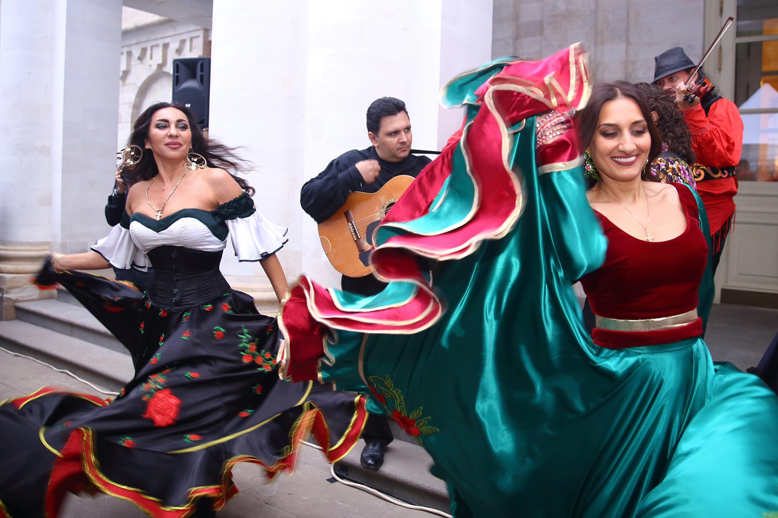 Встреча гостей в Царицыно вместе с солистами Геликон оперы. Фотограф ваших самых ярких событий в Москве и СПБ. Збронская Юлия