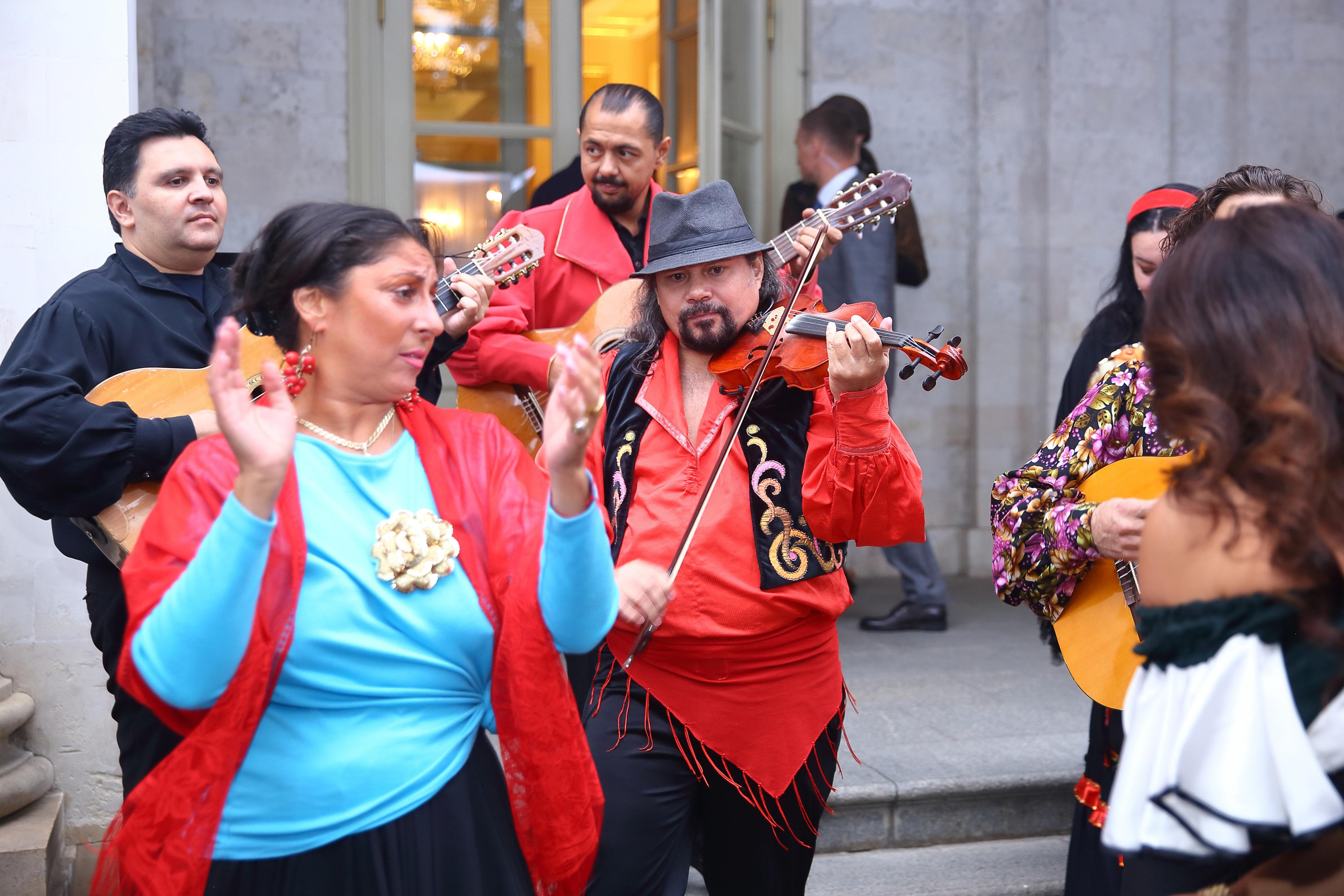 Встреча гостей в Царицыно вместе с солистами Геликон оперы. Фотограф ваших самых ярких событий в Москве и СПБ. Збронская Юлия