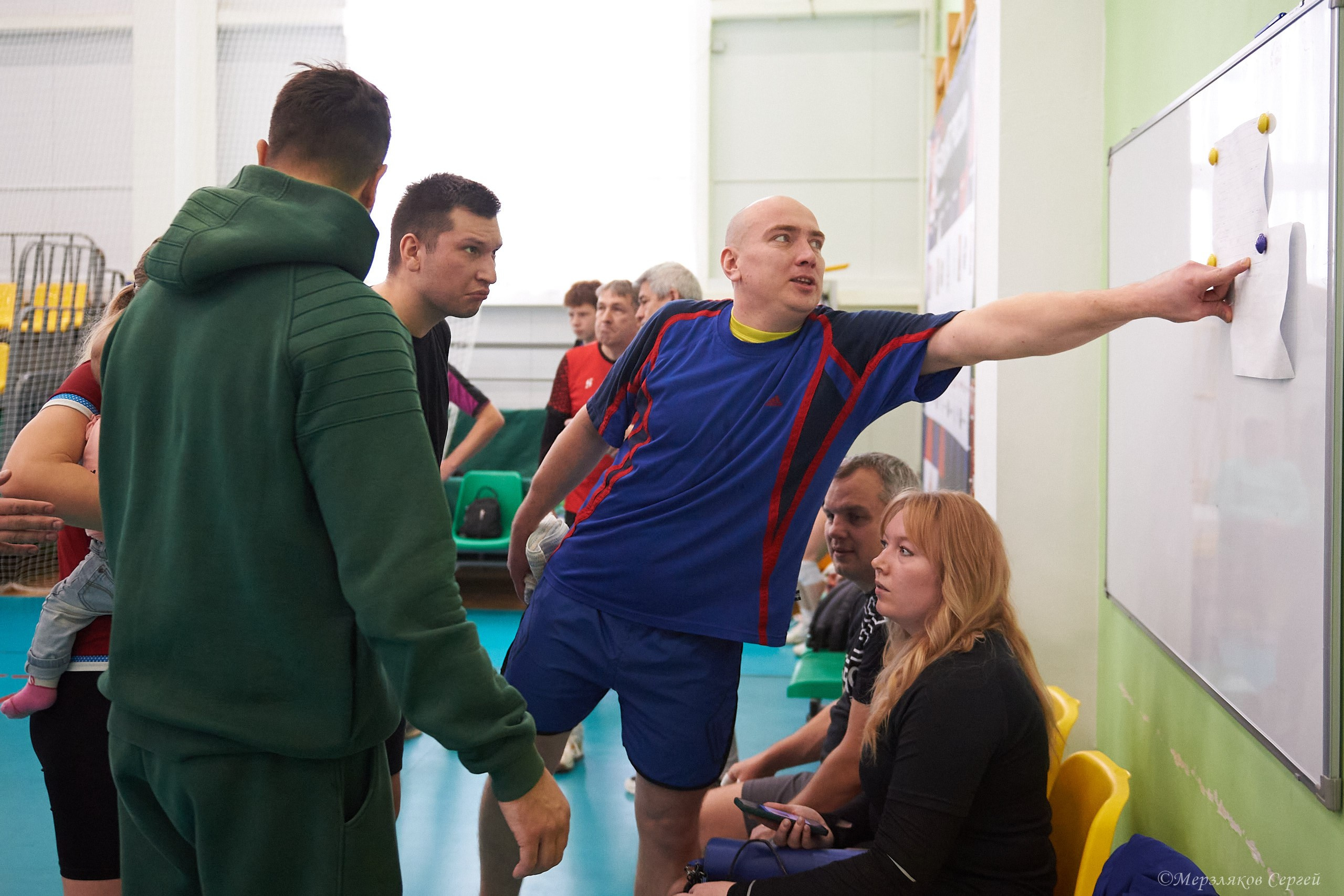 Новогодний волейбольный турнир. Ижевск. 16.12.23. Спортивный репортажный фотограф в Ижевске Сергей Мерзляков