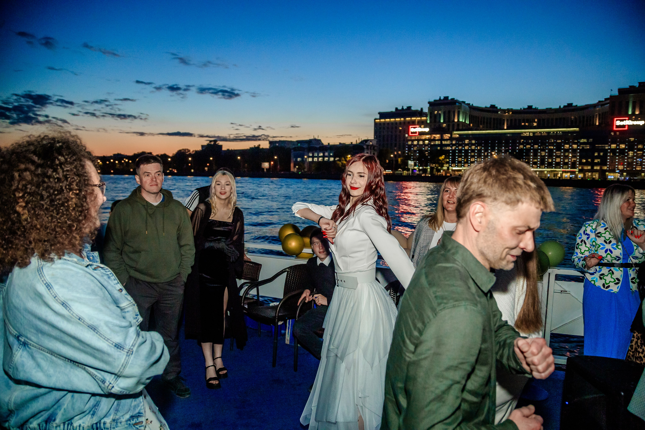 Выпускной на теплоходе. Фотограф в Санкт-Петербурге Чумаков Семен