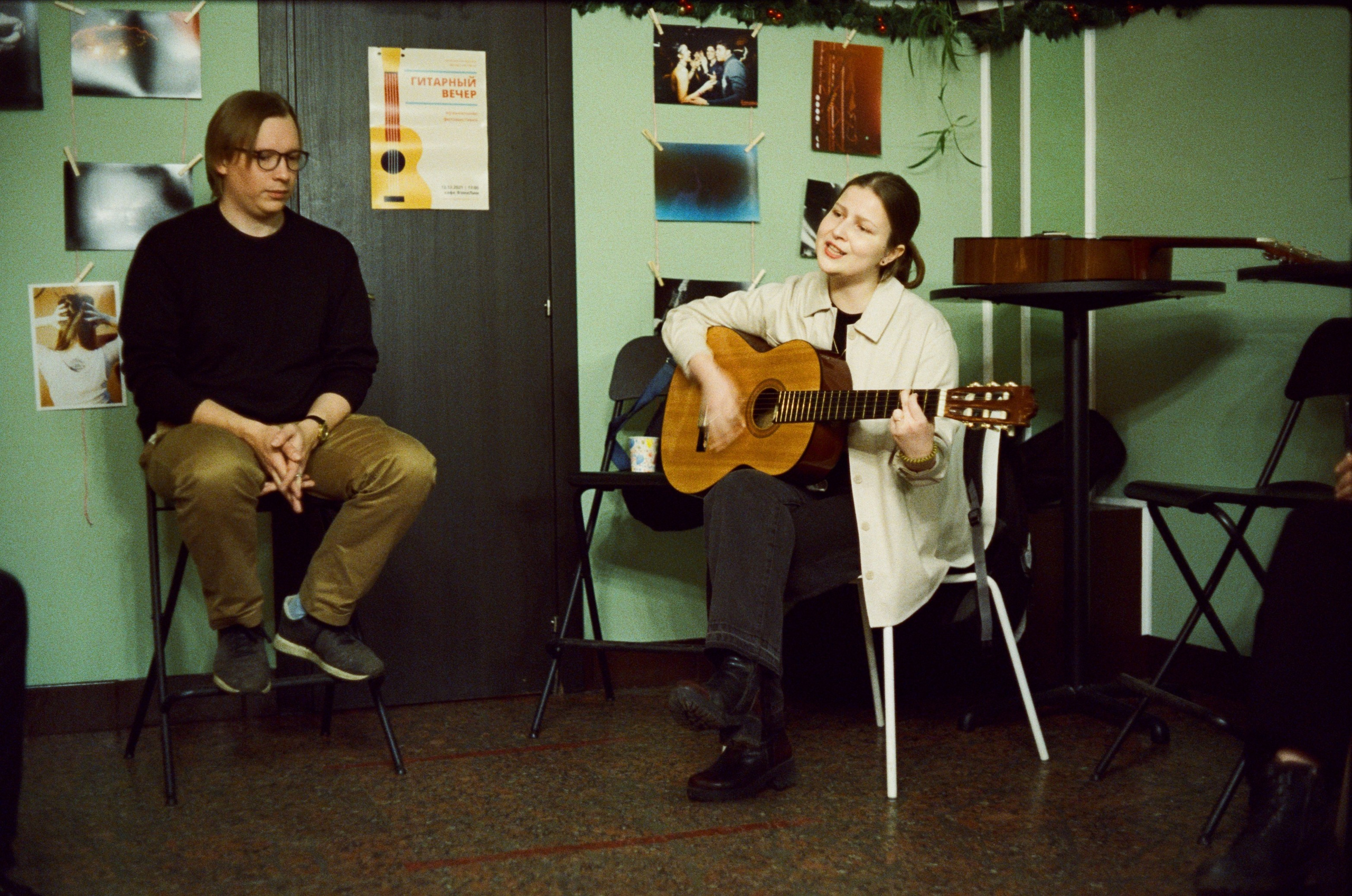 12.12.2021 // Гитара и фотография. Фотовыставки serebro.gallery, в которых автором можешь стать ты! | Москва