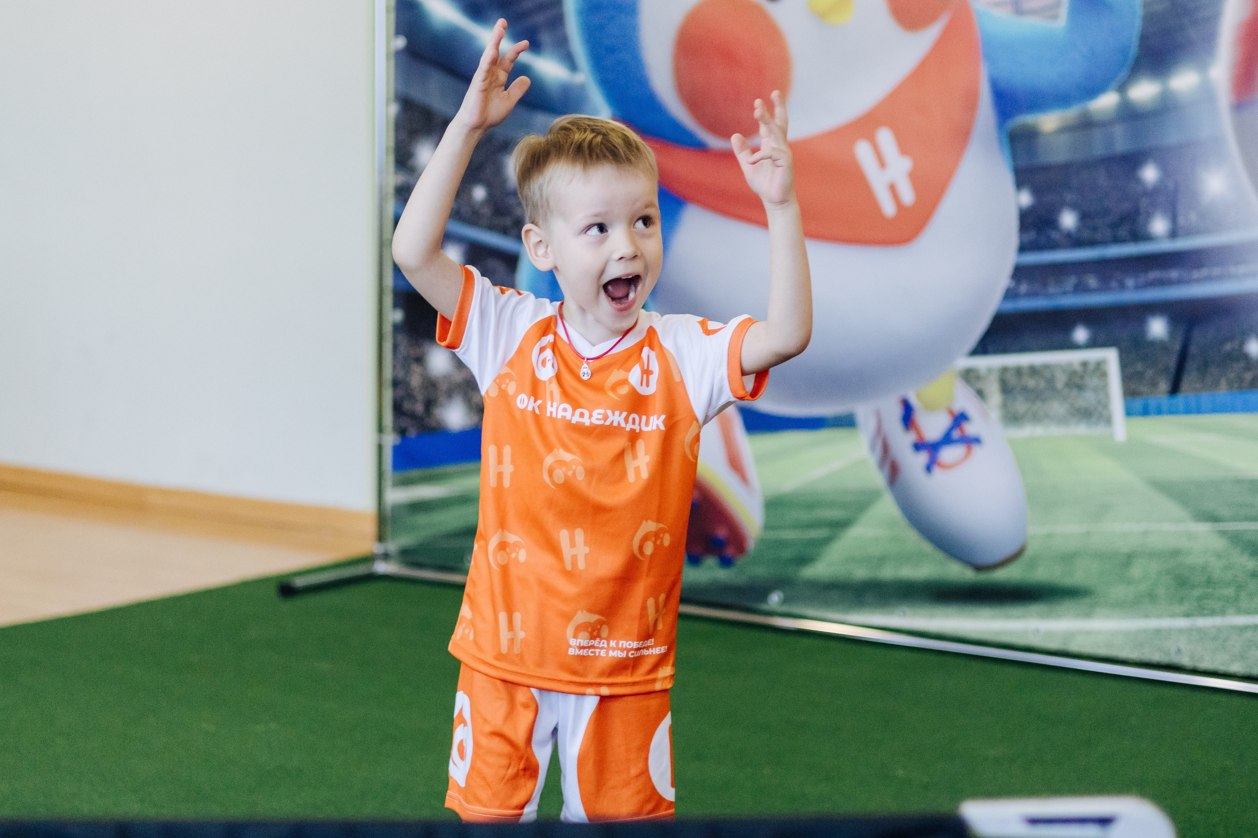 Фотосессия с кубком в детских садах г. Магнитогорска. Денис Прохоров Фотограф в г. Магнитогорск