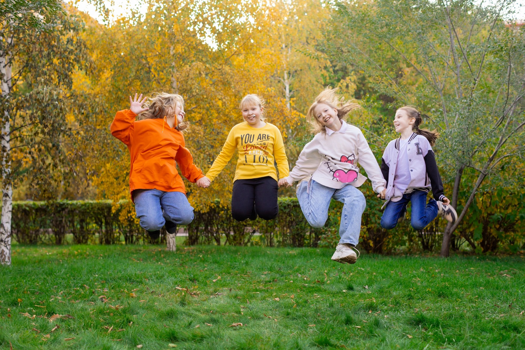 Яркая осенняя фотосессия: 76 школа 4 класс. СИГМА | Студия выпускных альбомов Красноярск