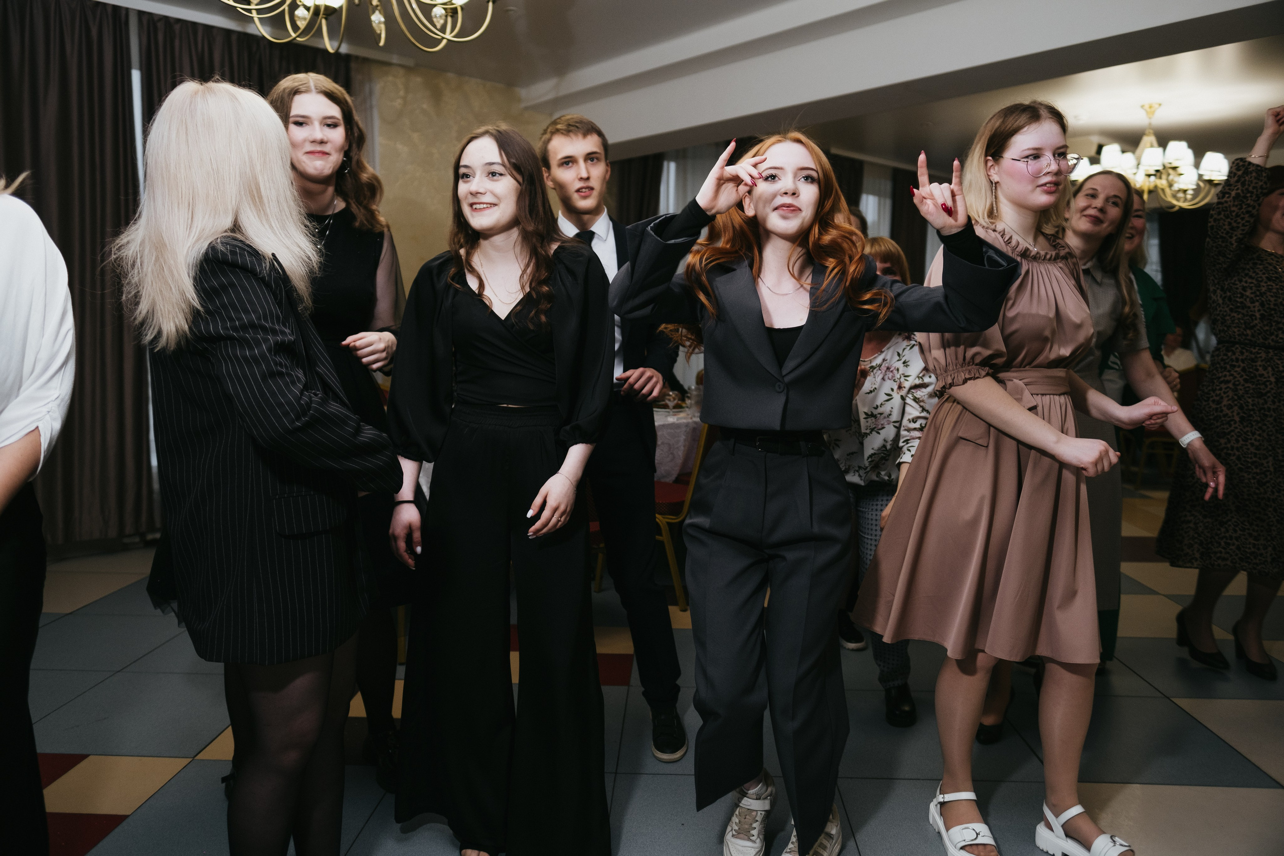 Выпускной 11 класс школы № 30. Свадебный и репортажной фотограф Денис Ожигин в Краснодаре и Краснодарском крае