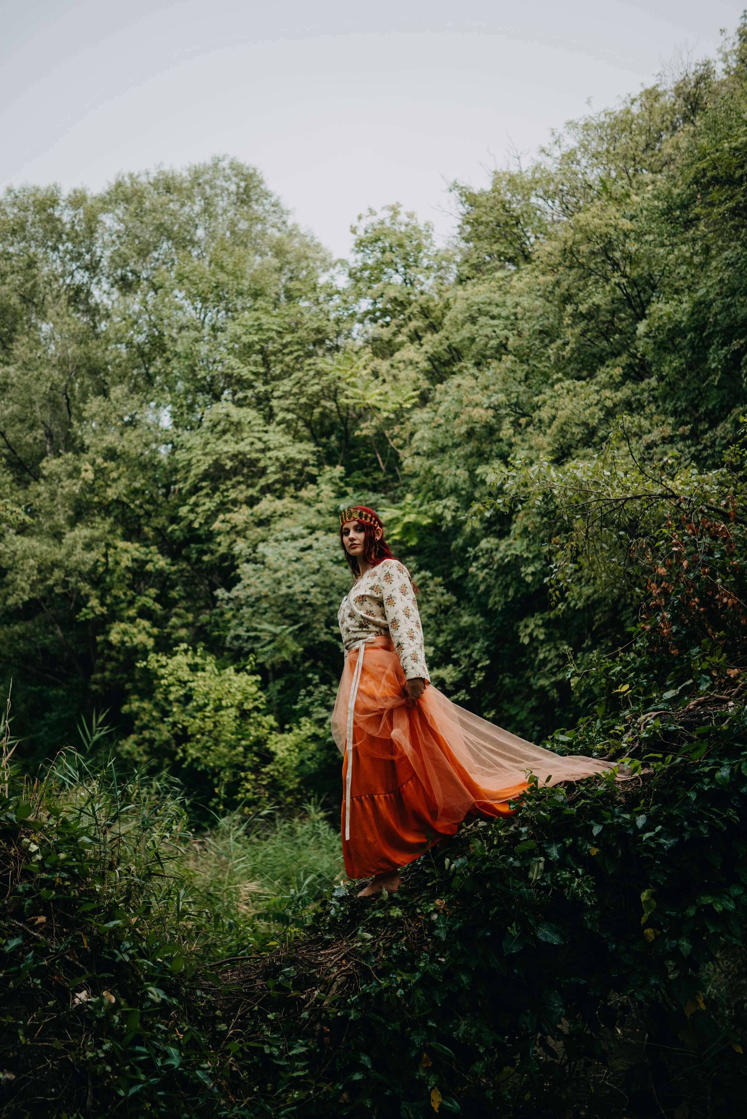 Съемка для бренда славянских украшений в лесу. Портретный и свадебный фотограф в Тбилиси • xeniqo