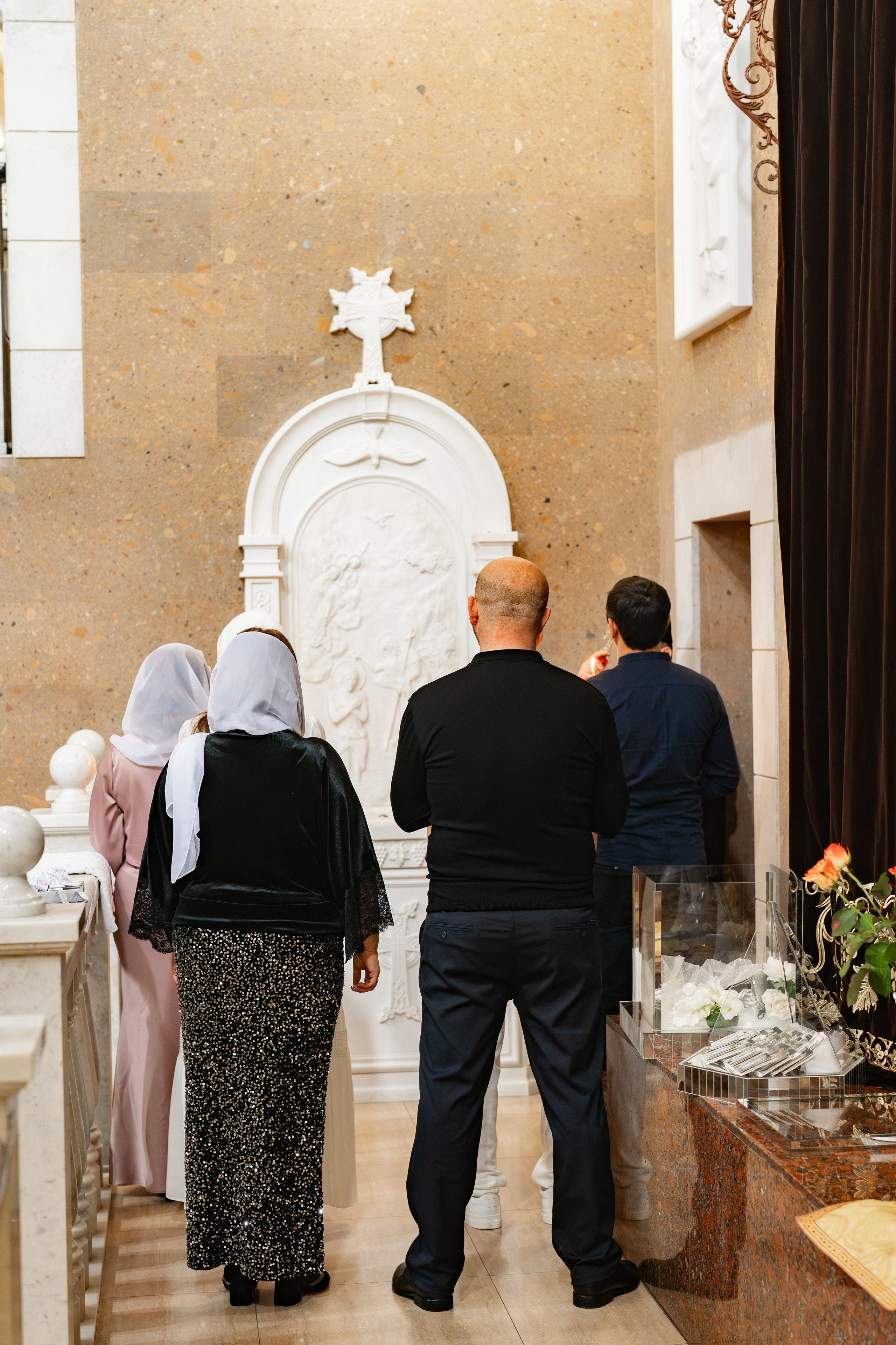 Крещение  ребёнка в храме. Фотограф видеограф Геннадий Янбаев в Сочи, Краснодаре