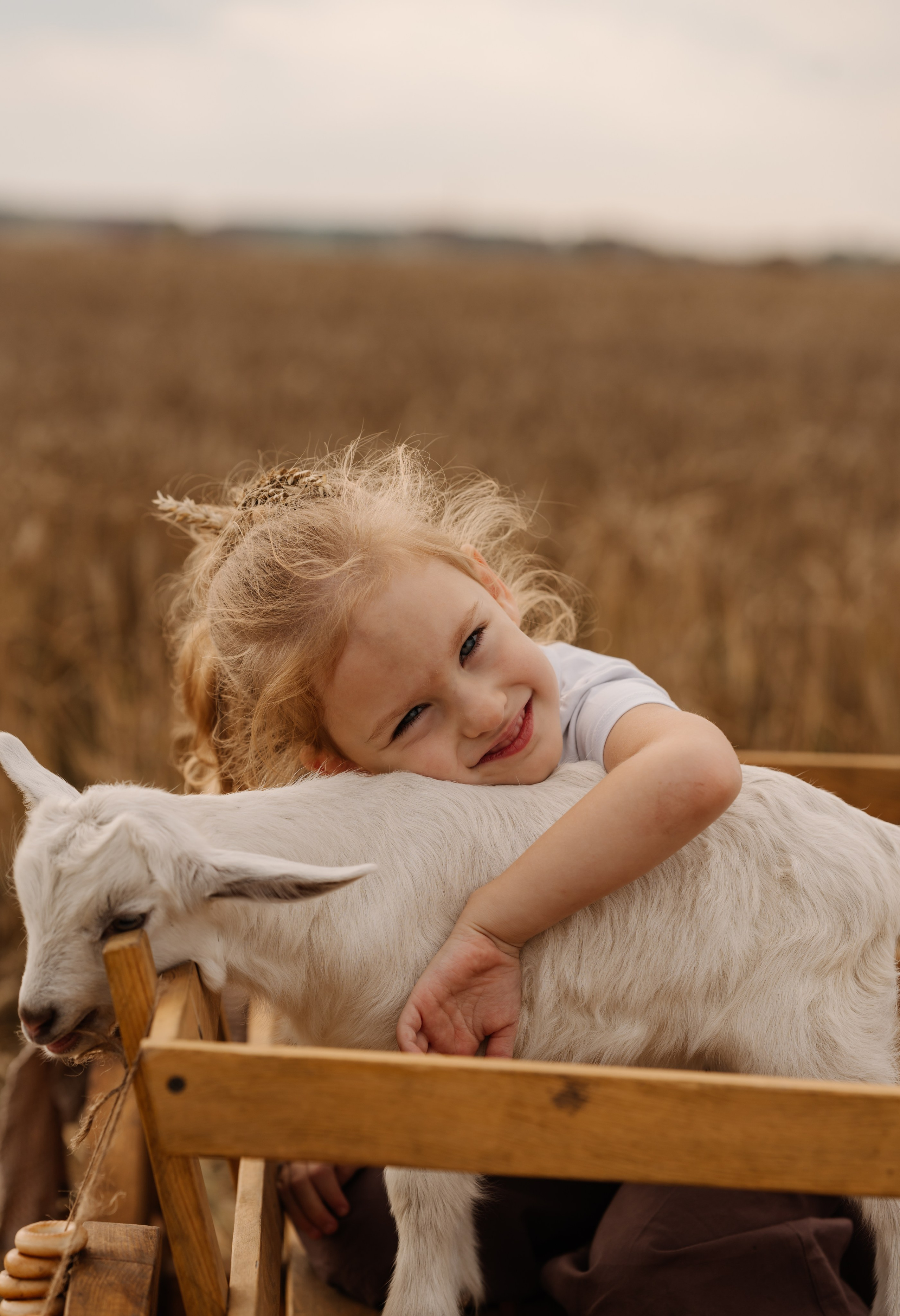 Девочки с козленком. СВАДЕБНЫЙ ФОТОГРАФ КРАСНОЯРСК