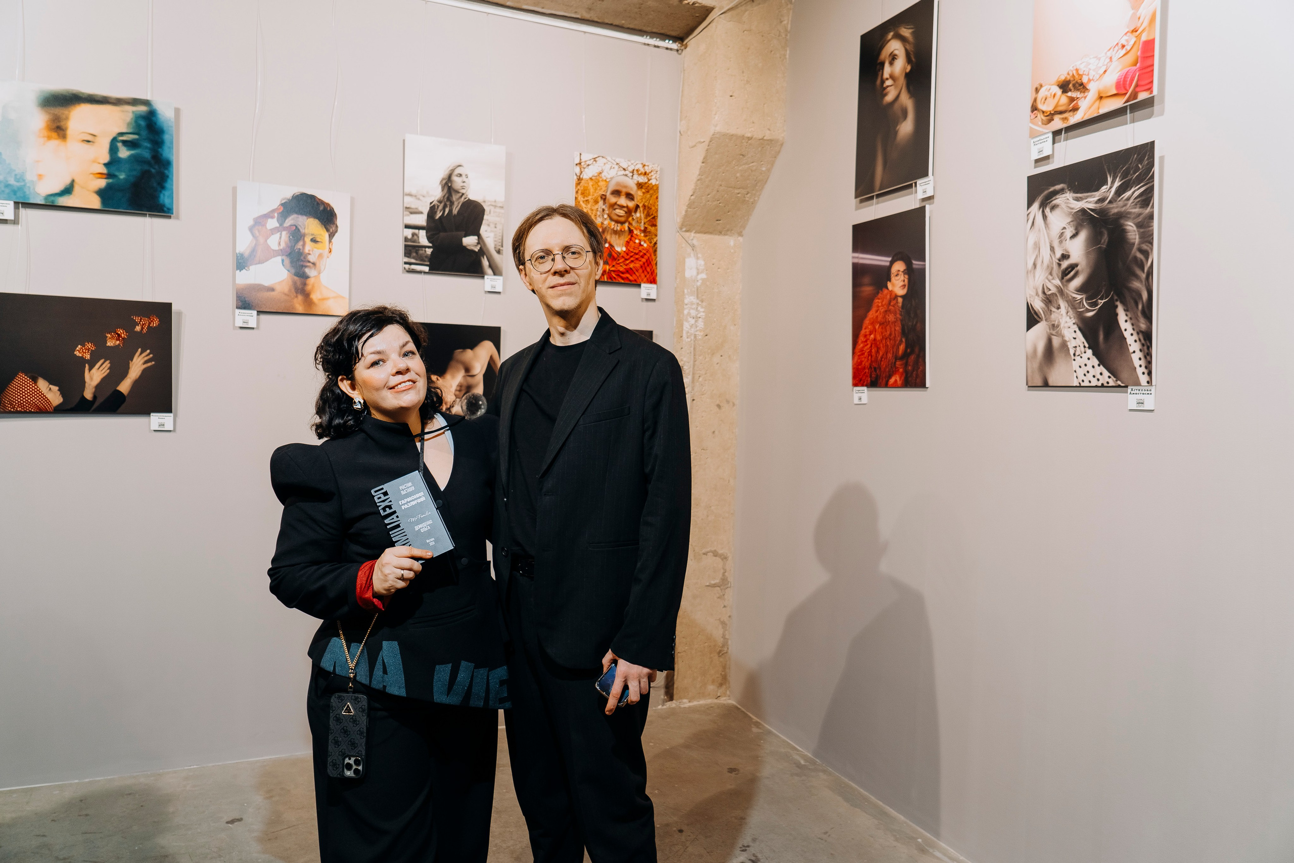 Вернисаж фотовыставки MFamilia «Гармония различий». Организация фотовыставок в Петербурге и Москве, MFamilia (МФамилия)