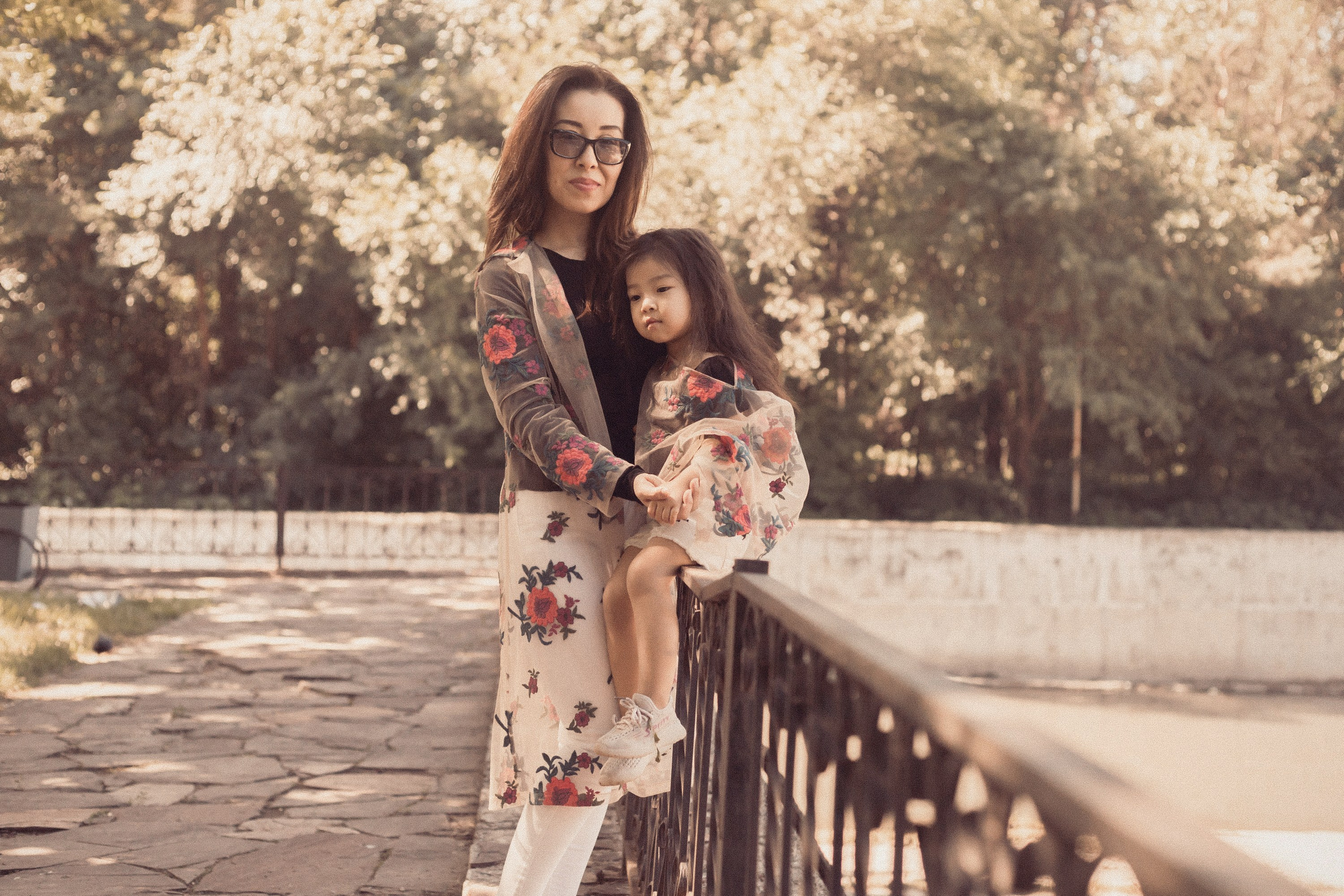 Летняя прогулка мамы и дочери. Фотограф Наталья Гончарова. Снимаю живые портреты в Алматы