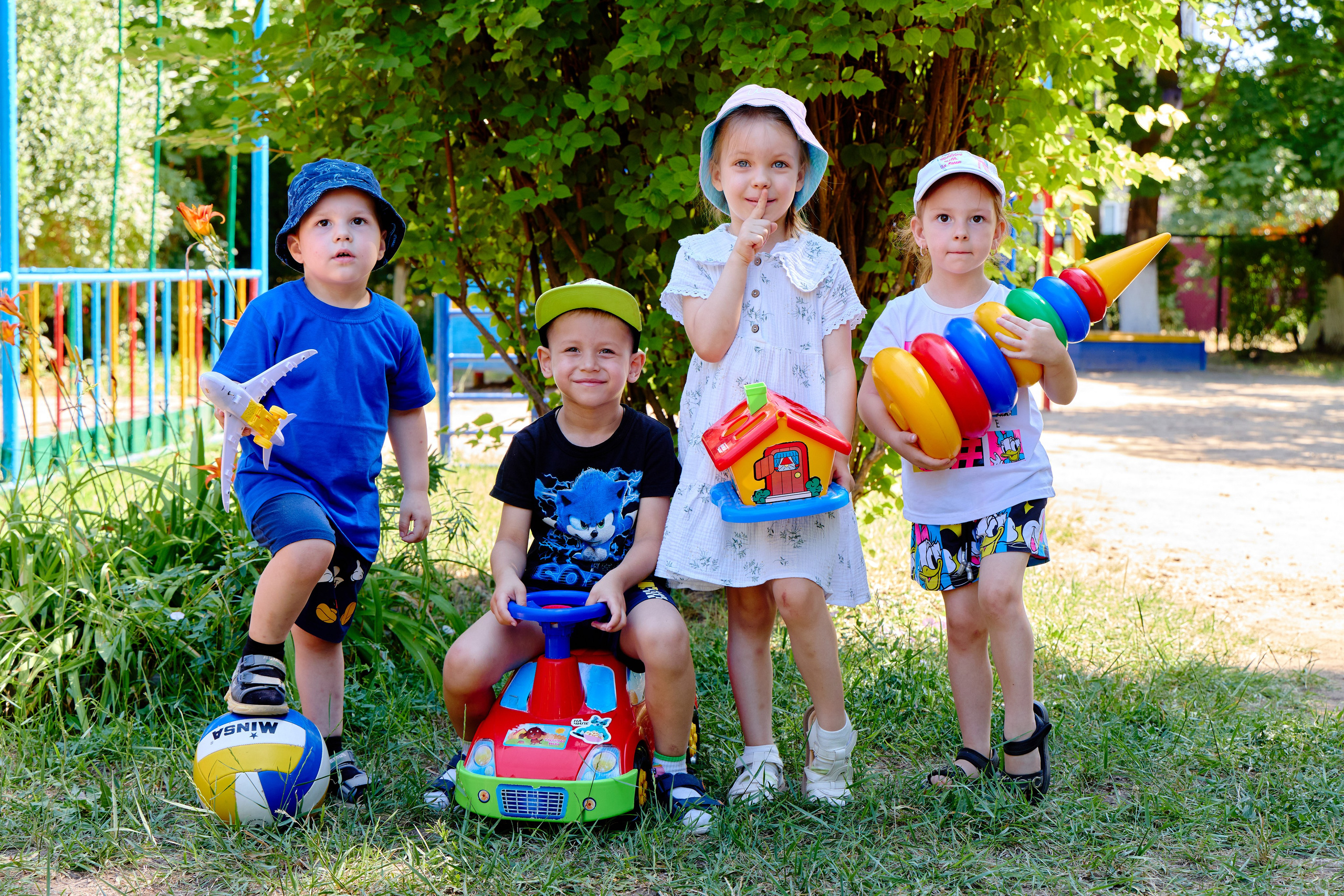 Пример летней съёмки в детском саду № 92 младшая группа Ромашки. Фотограф Выпускные альбомы Таганрог Сергей Коробченко