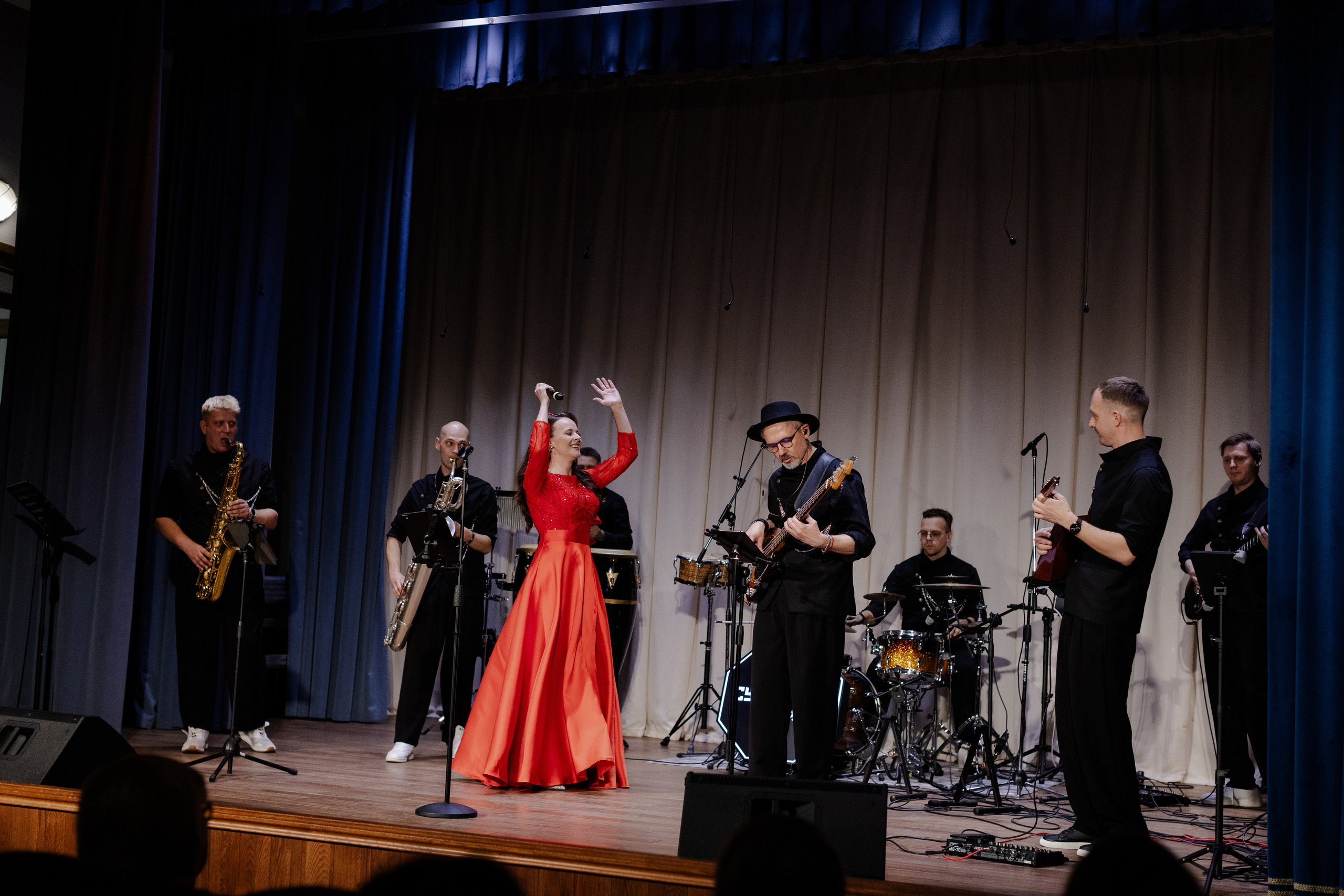 Сольный концерт 4.10. СУРОВЦЕВА project. Эстрадно-народный кавер-бэнд