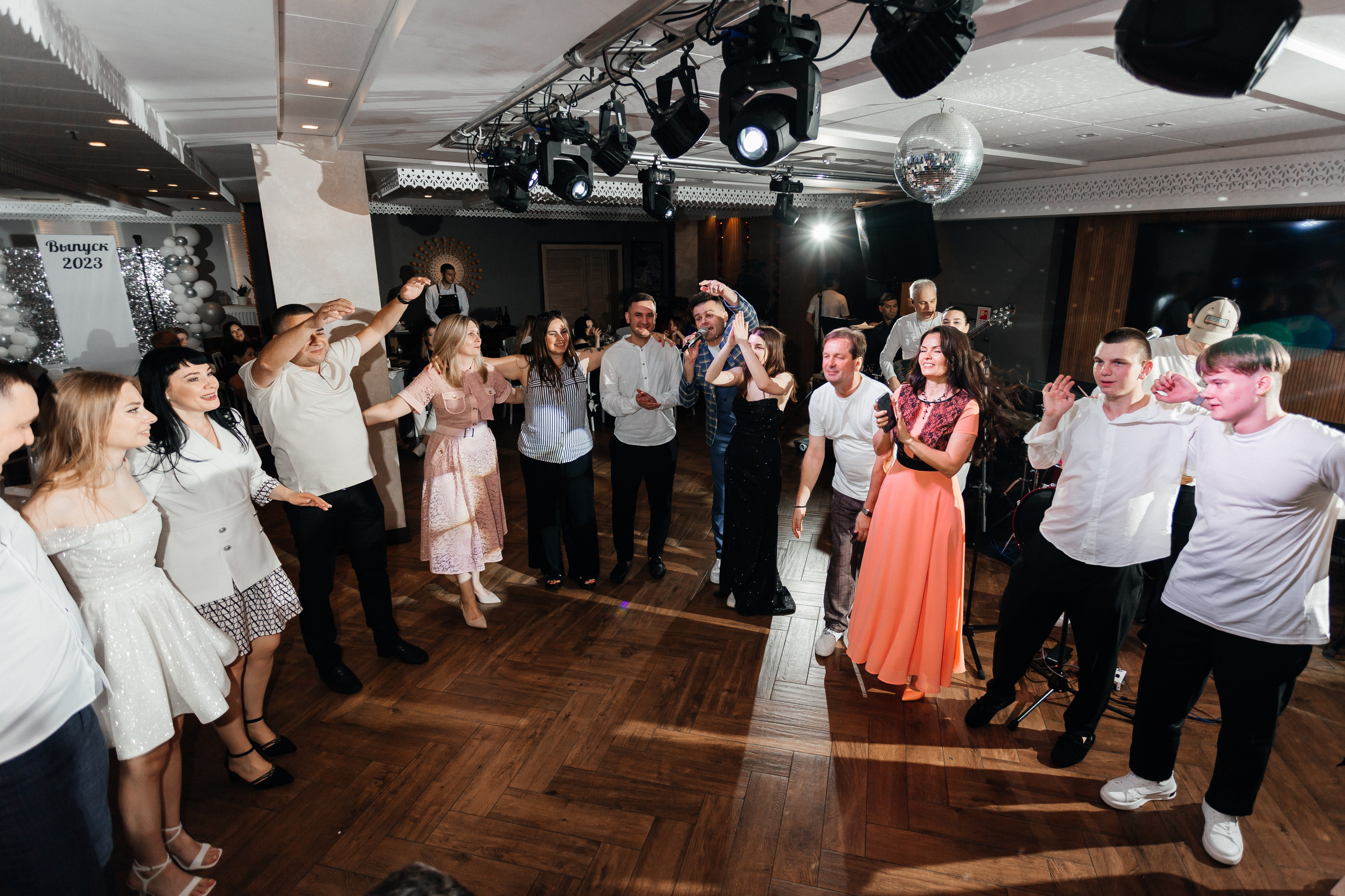 Выпускной 11 «А». Школа № 42. Свадебный фотограф в Краснодаре Николай Крауз