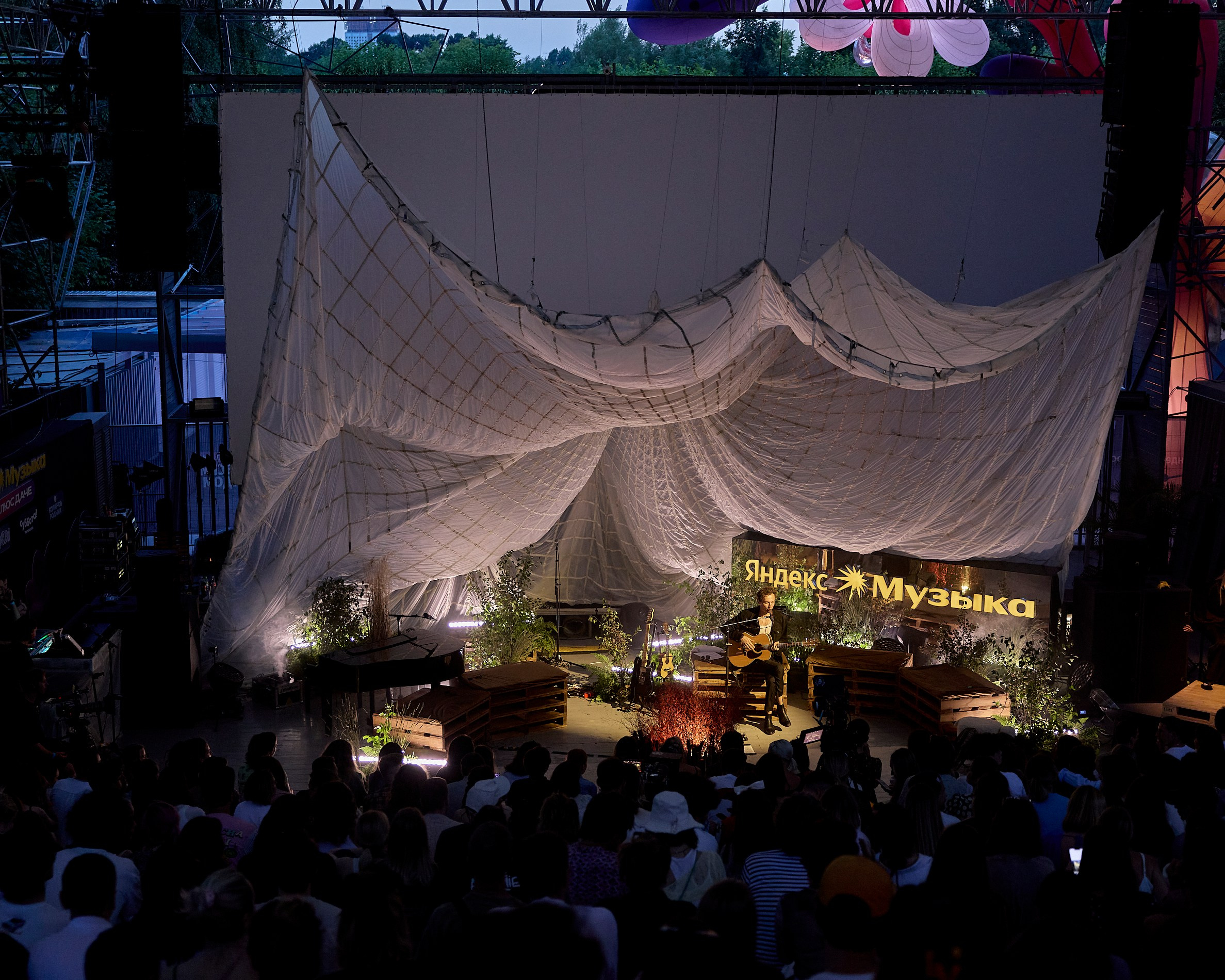 Zoloto x Яндекс Музыка. Светский фотограф Столбоушкин Никита