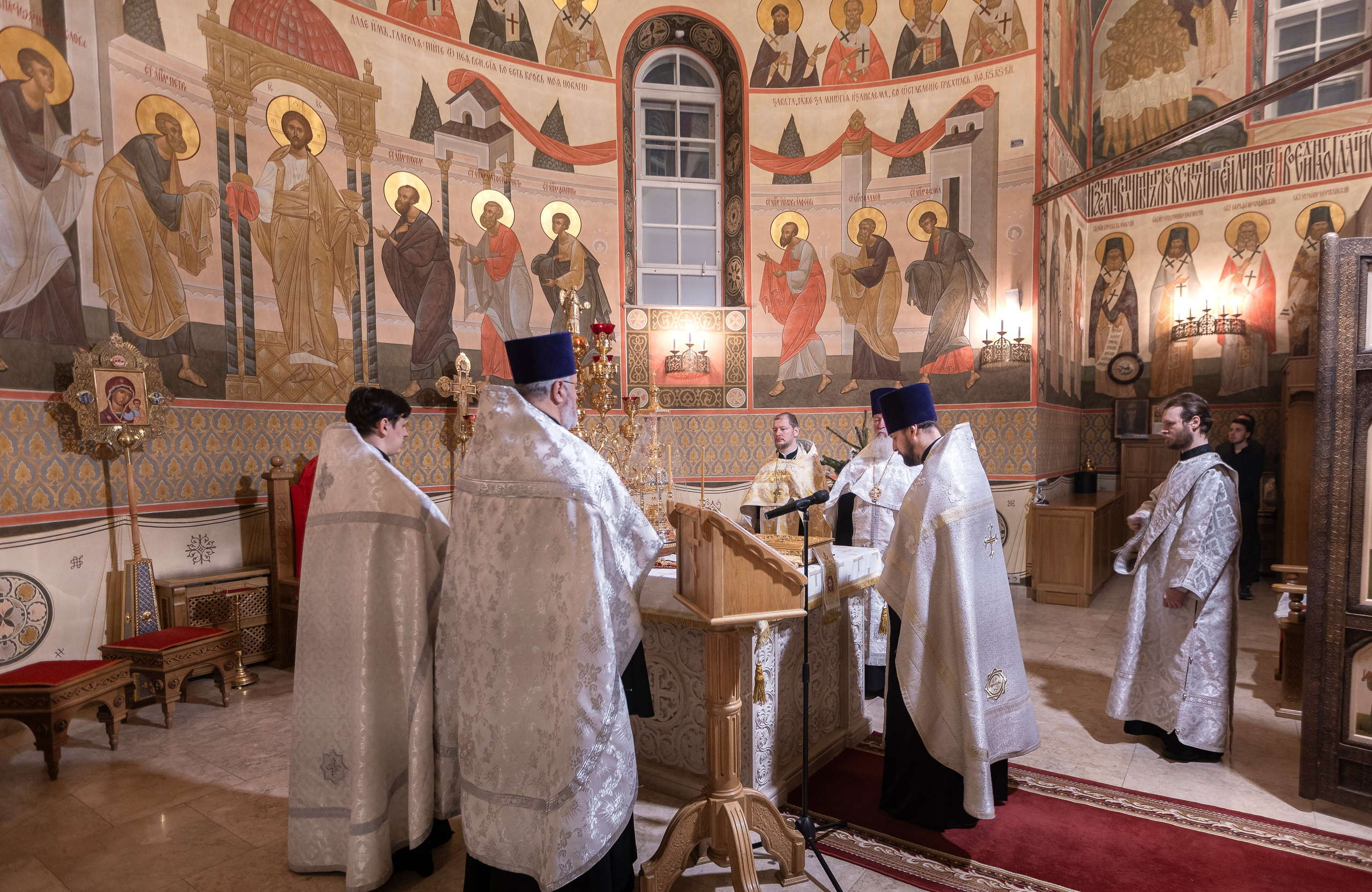Рождество в храме Св. Вмч. Димитрия Солунского. Интерьерный фотограф в Москве Роман Потапов