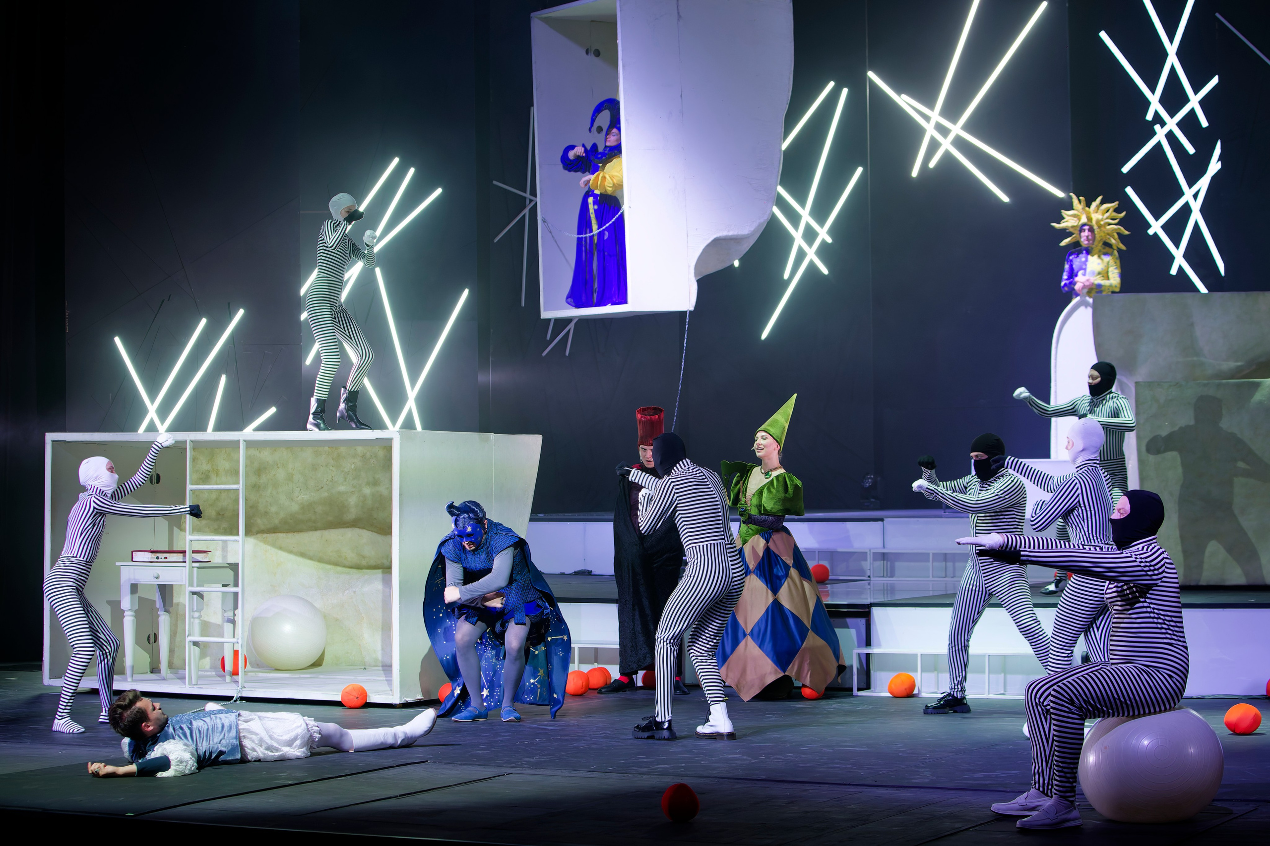 Спектакль «Любовь к трем апельсинам». Кутузов Евгений Фотограф в Южно-Сахалинске