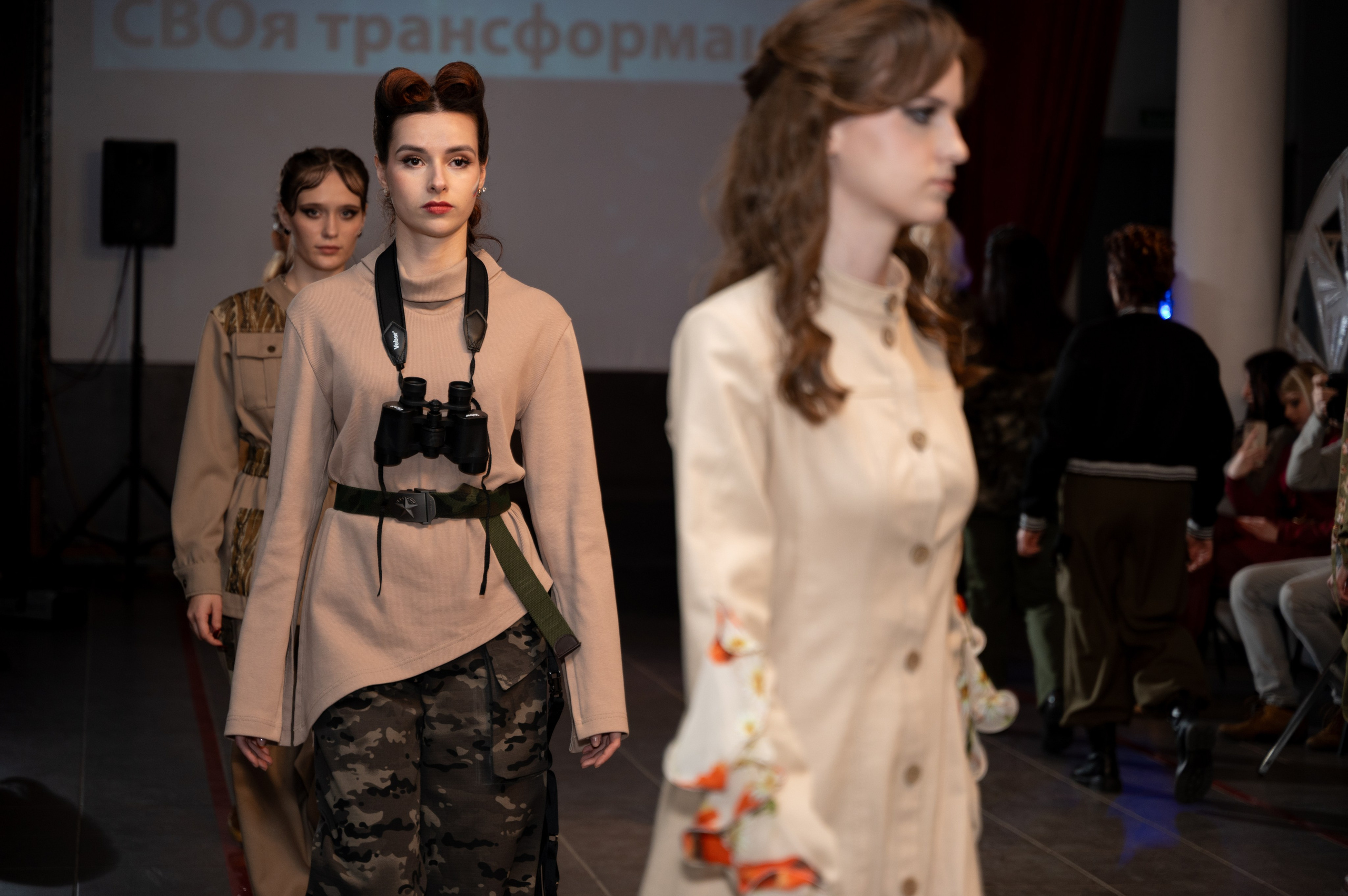 Закрытый показ милитари «Своя трансформация» дизайнера Юлии Бойченко | 24.04.2025. Фотограф в Омске Елизавета Кириллова