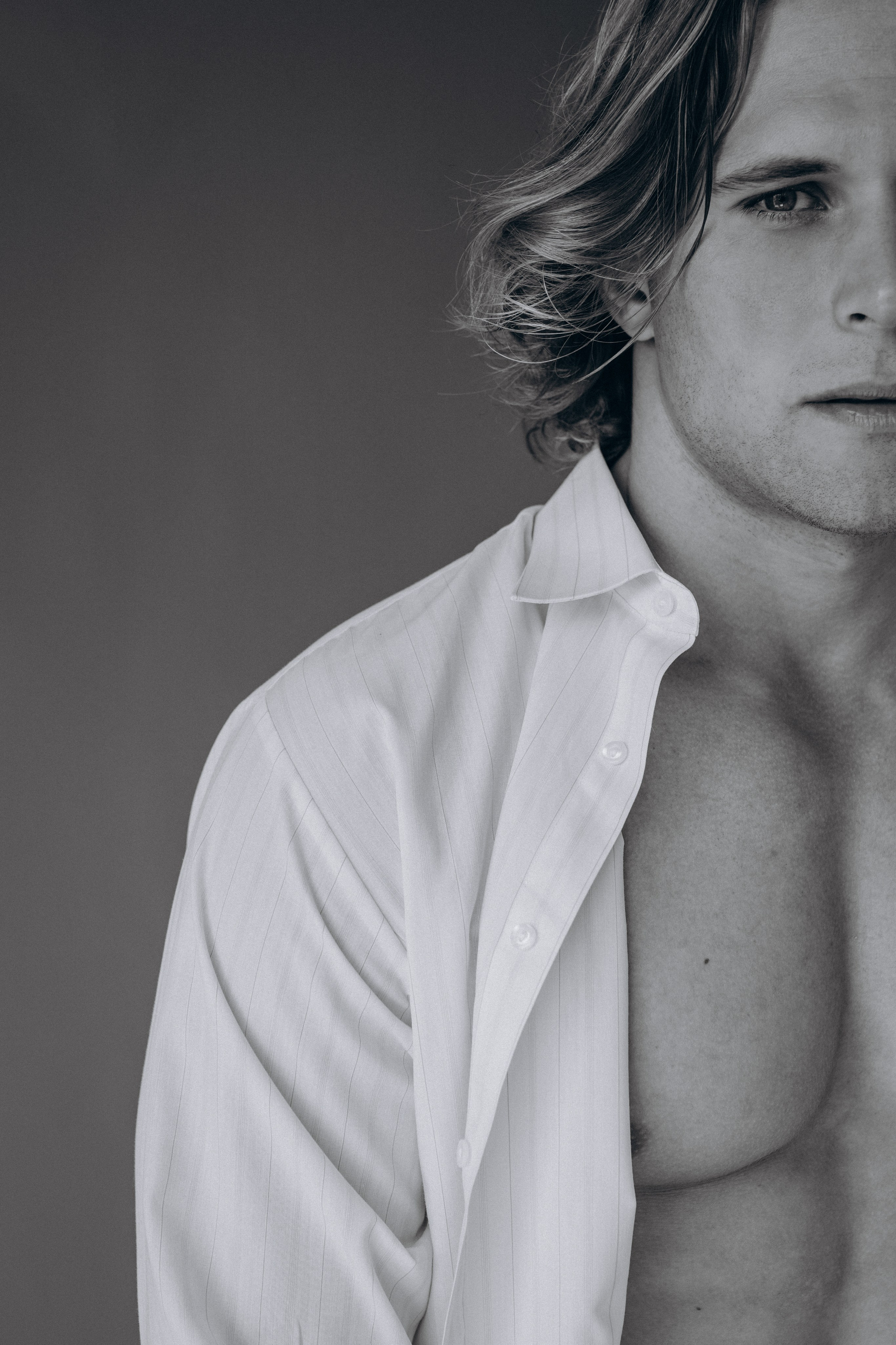 Мужской портрет в студии. Главная