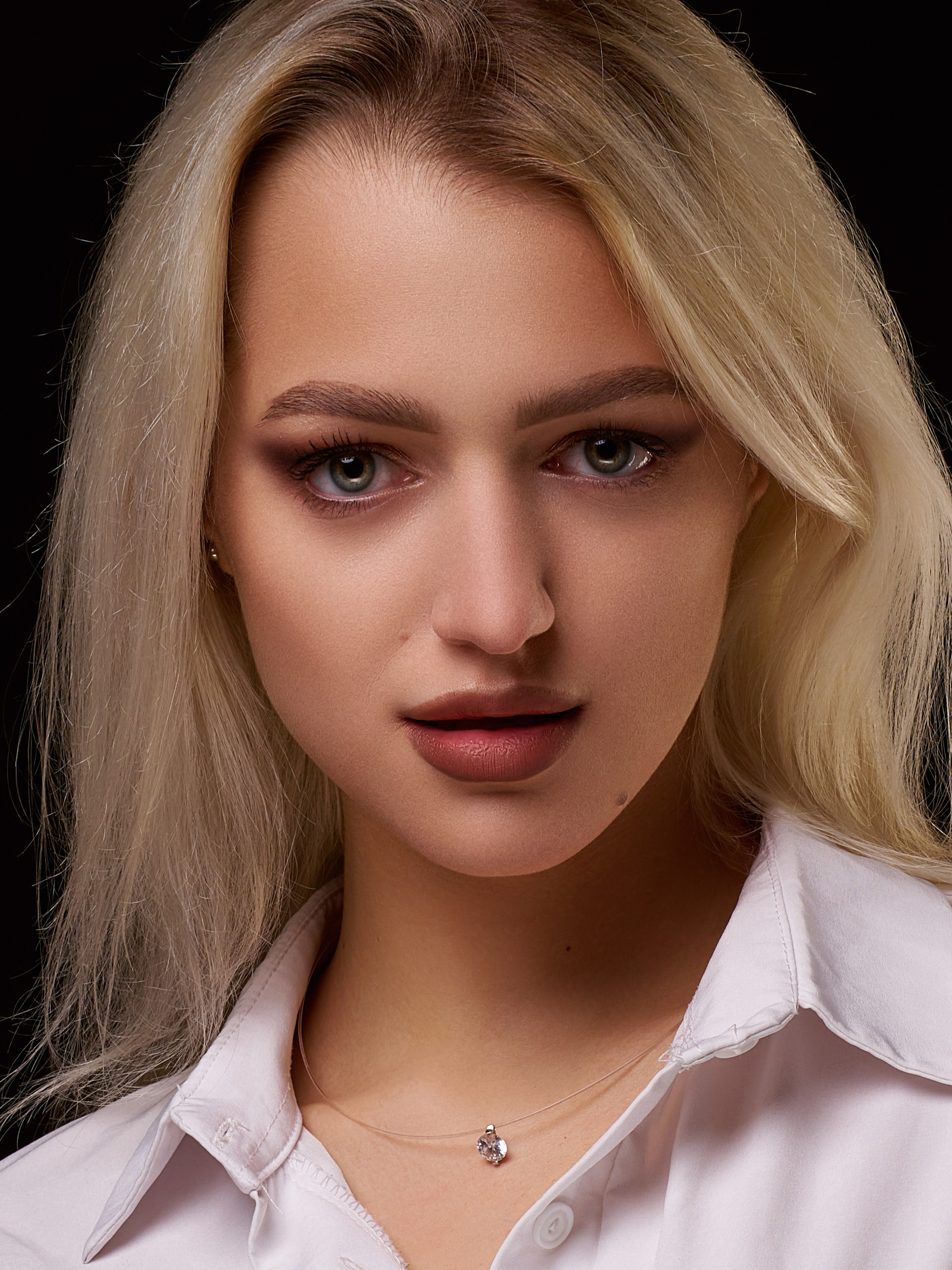 Studio Photoshoot. Я занимаюсь событийной, свадебной, товарной, студийной… фотографией