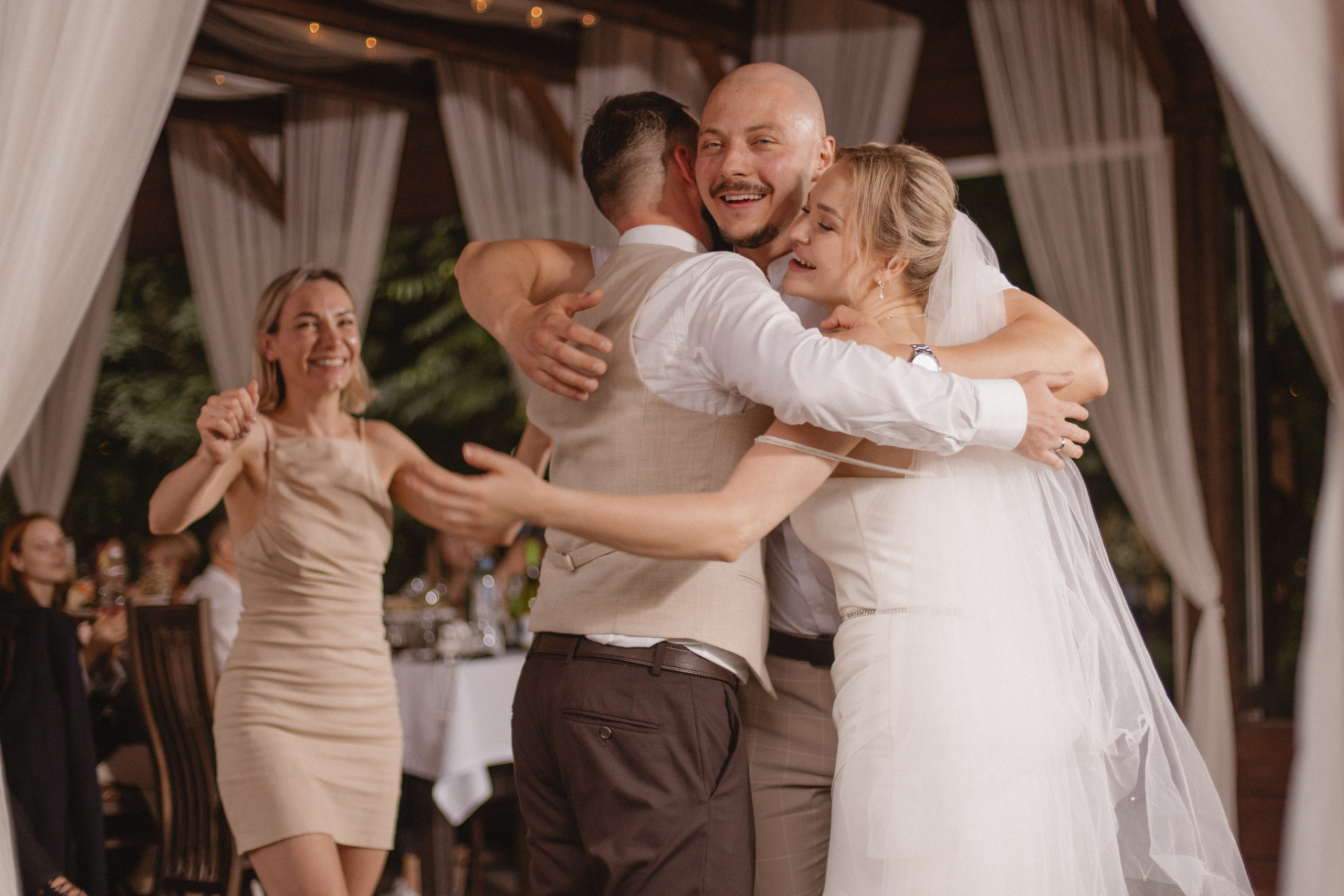 Свадьба в летний день с прогулкой в парке и свадебным ужином в загородной клубе. Свадебный, репортажный и портретный фотограф Сочи, Краснодар. Александра Зайцева