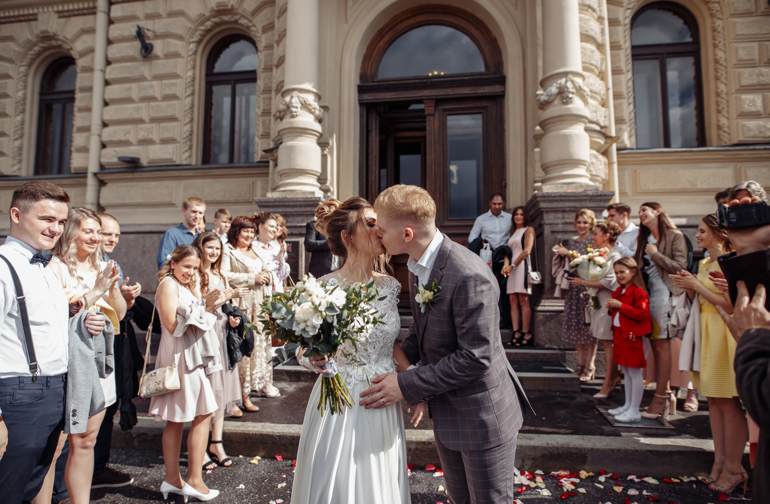 Молодожены, пример свадебных фото, свадебная прогулка. Свадебный фотограф в СПб Сергей Малиновский