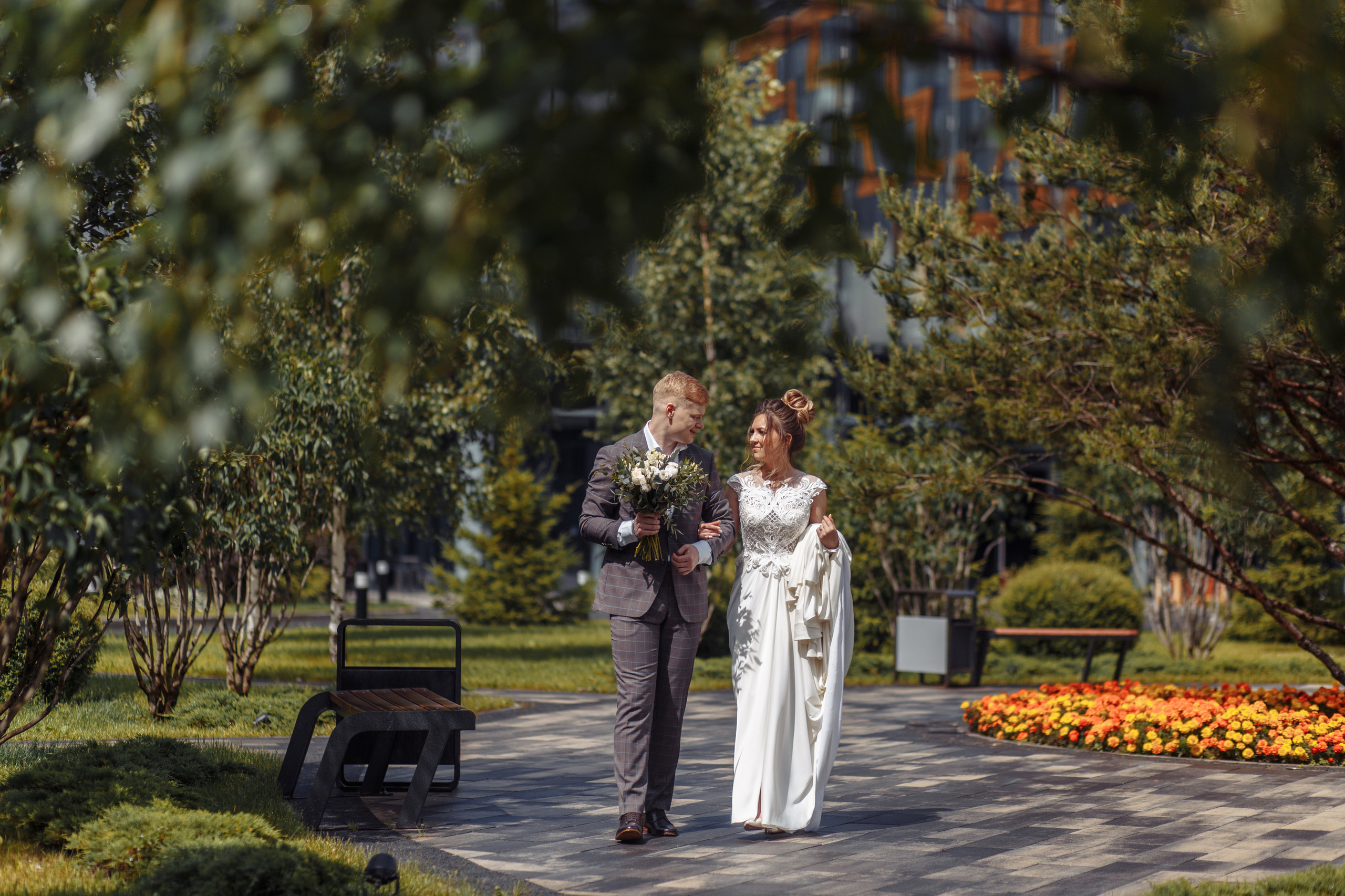 Молодожены, пример свадебных фото, свадебная прогулка. Свадебный фотограф в СПб Сергей Малиновский