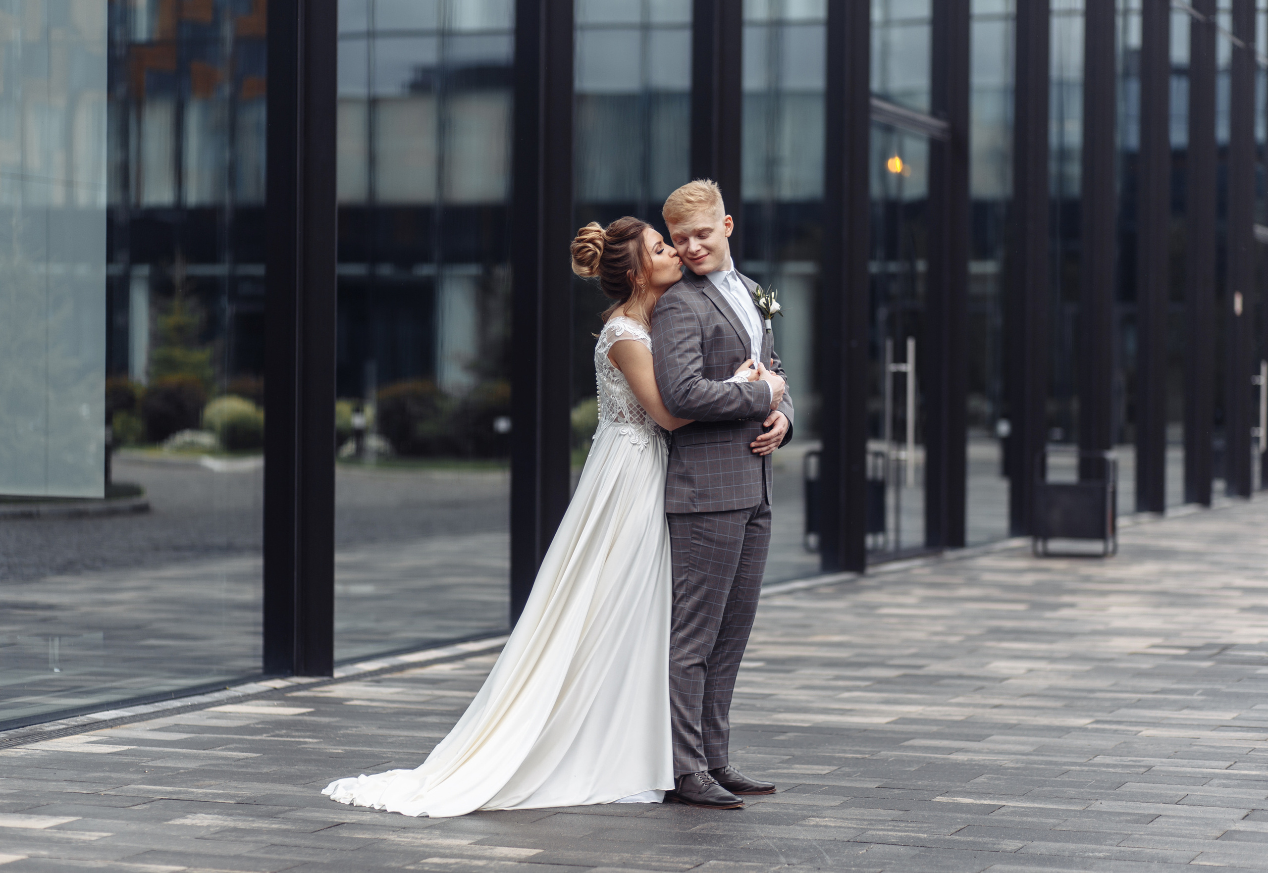 Молодожены, пример свадебных фото, свадебная прогулка. Свадебный фотограф в СПб Сергей Малиновский