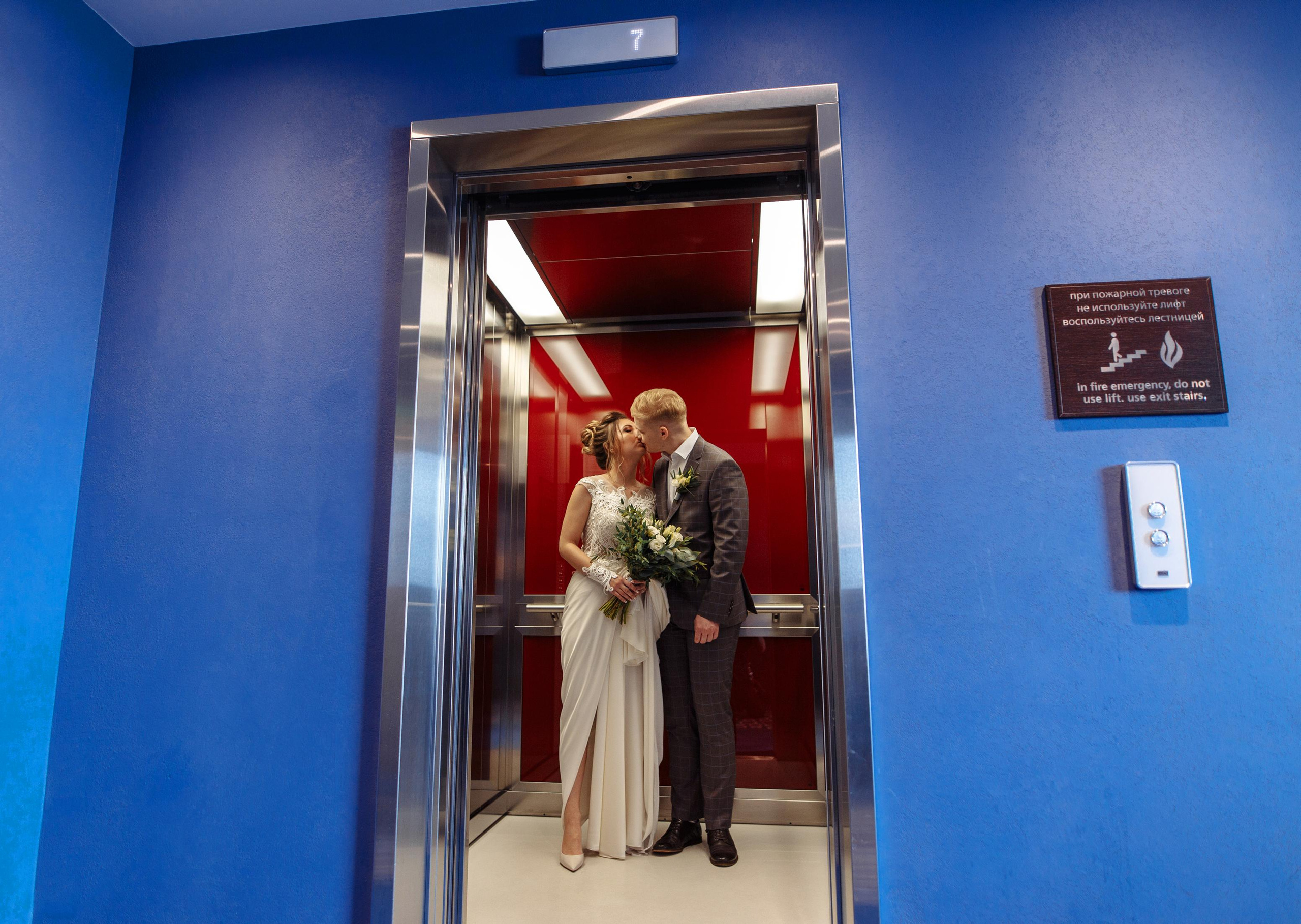 Молодожены, пример свадебных фото, свадебная прогулка. Свадебный фотограф в СПб Сергей Малиновский