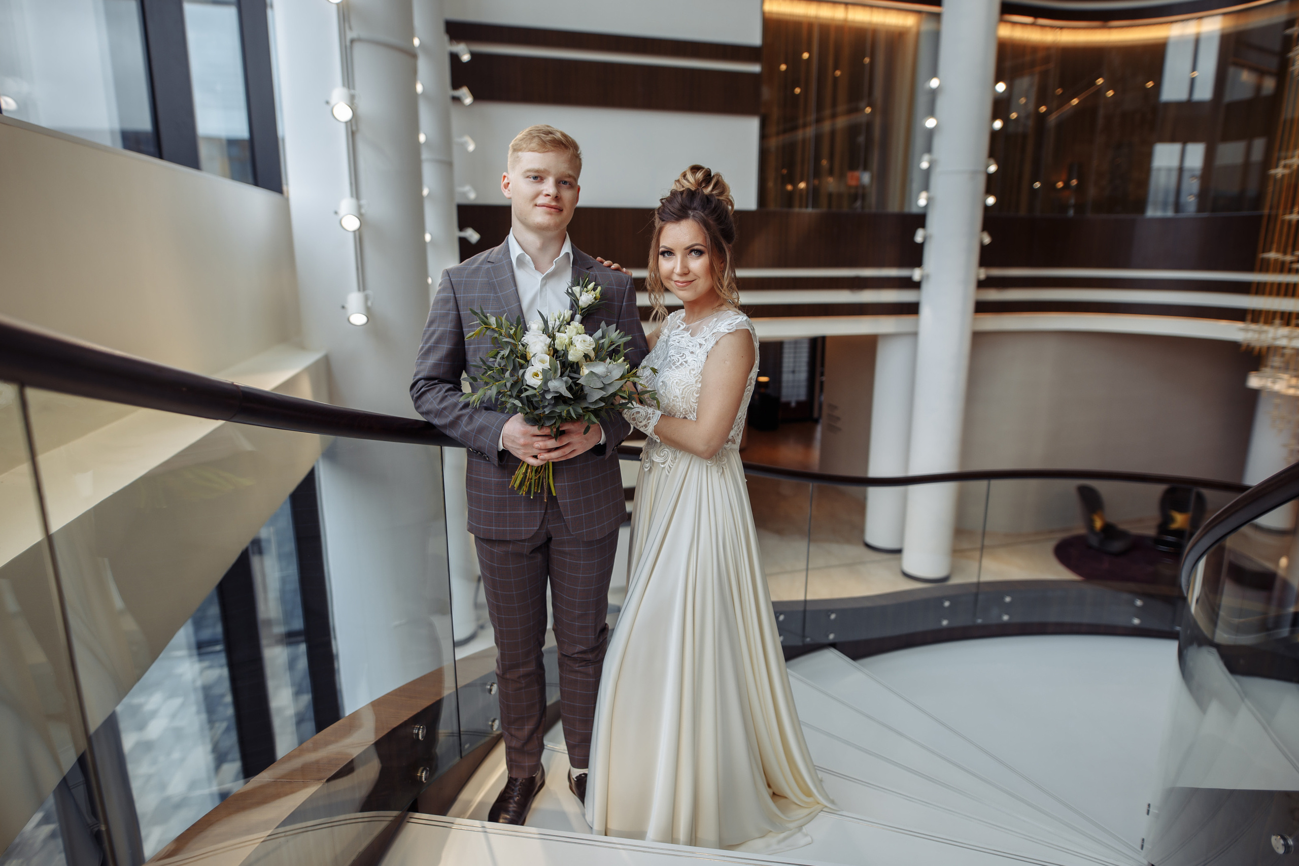 Молодожены, пример свадебных фото, свадебная прогулка. Свадебный фотограф в СПб Сергей Малиновский