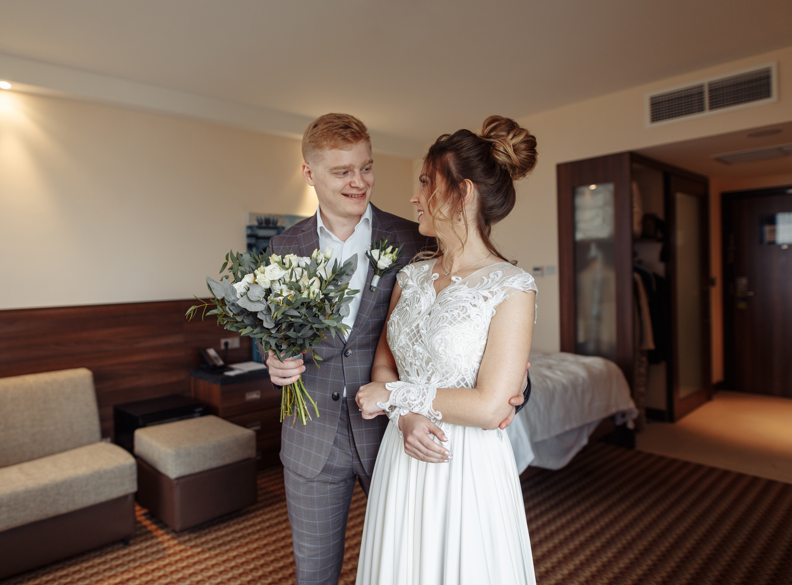 Молодожены, пример свадебных фото, свадебная прогулка. Свадебный фотограф в СПб Сергей Малиновский