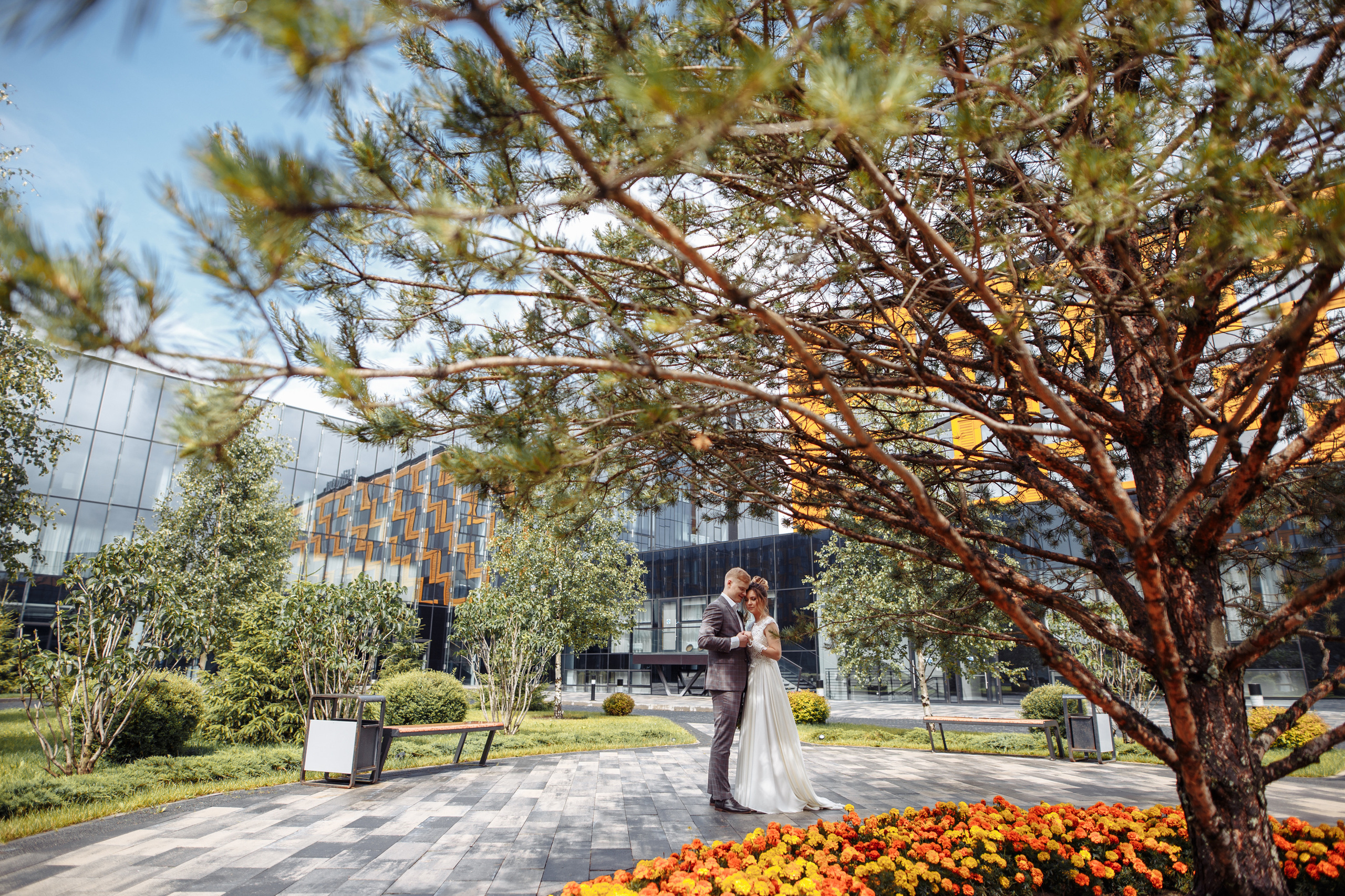 Молодожены, пример свадебных фото, свадебная прогулка. Свадебный фотограф в СПб Сергей Малиновский