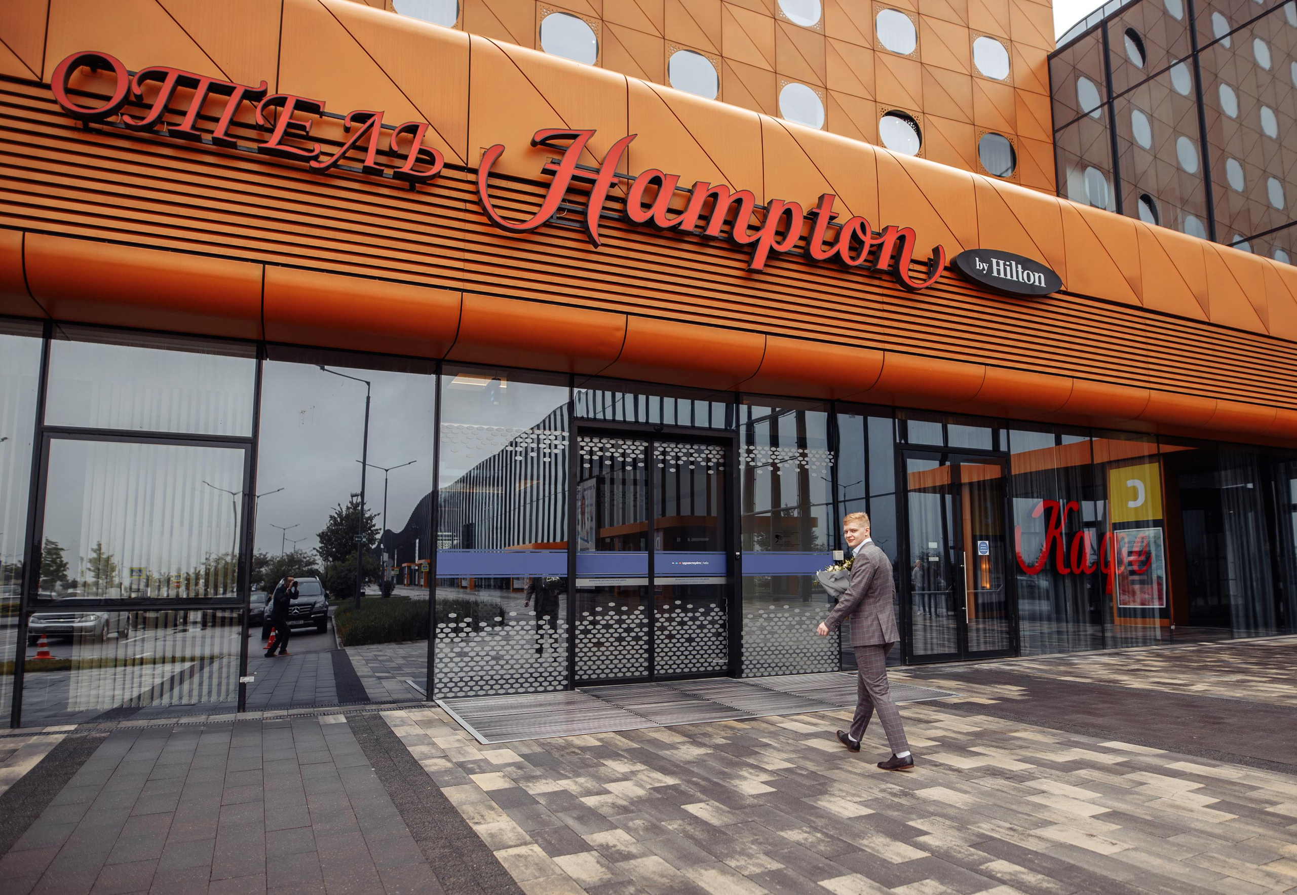 Молодожены, пример свадебных фото, свадебная прогулка. Свадебный фотограф в СПб Сергей Малиновский