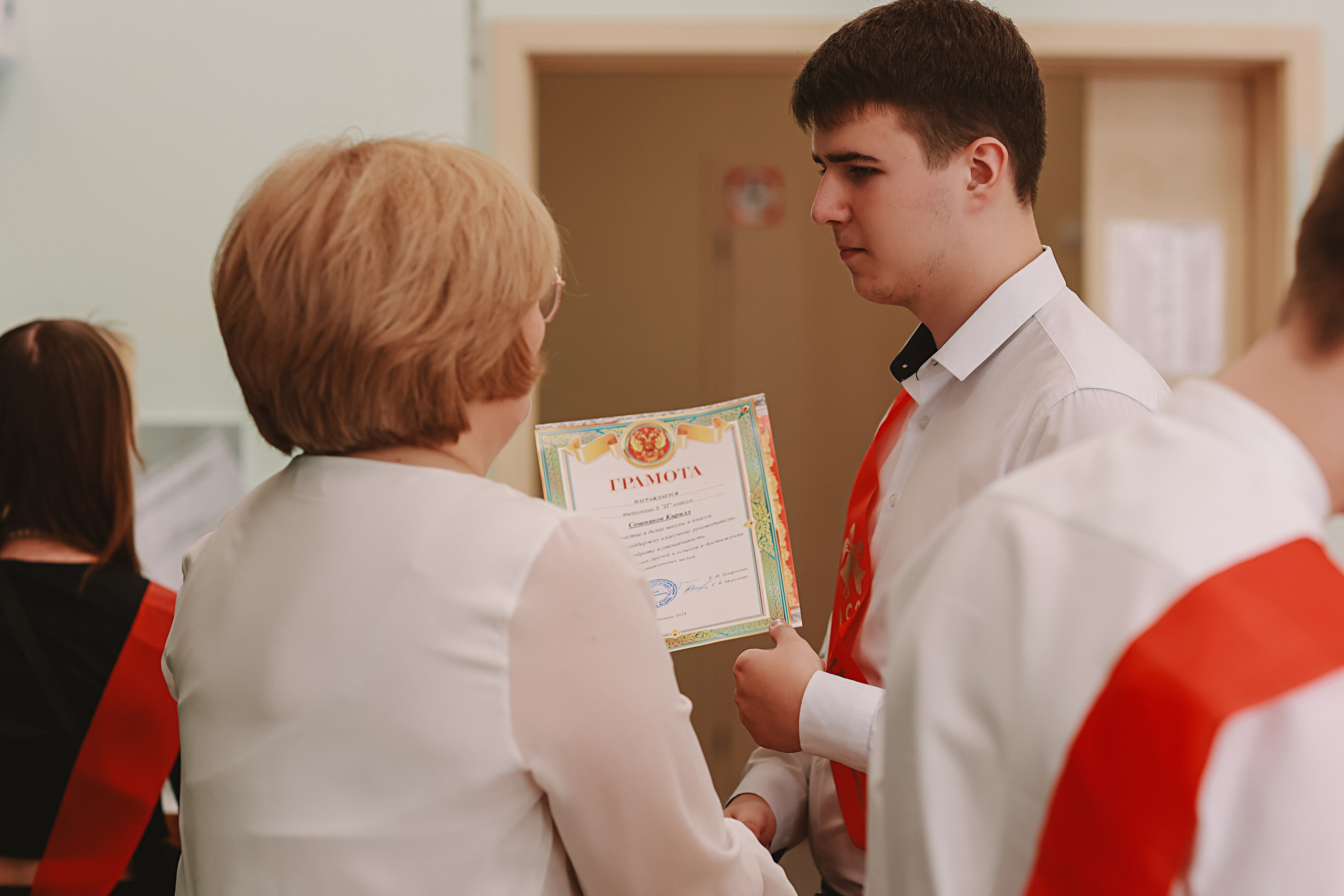 Последний звонок. Семейный фотограф Тюмень, фотограф на роды Салмина Мария