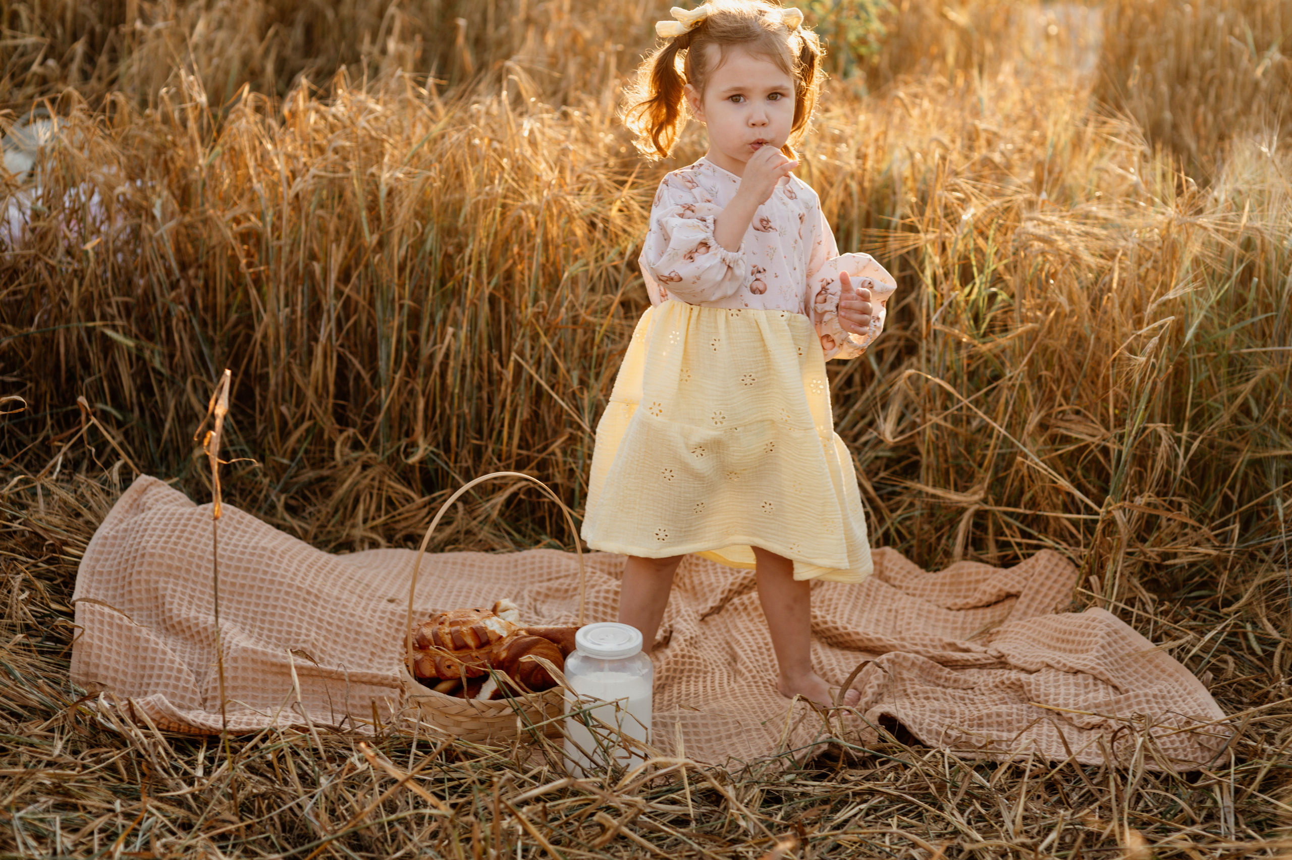 Анонс с маленькими булочками. Женский и семейный фотограф в Костроме. Алена Шепот
