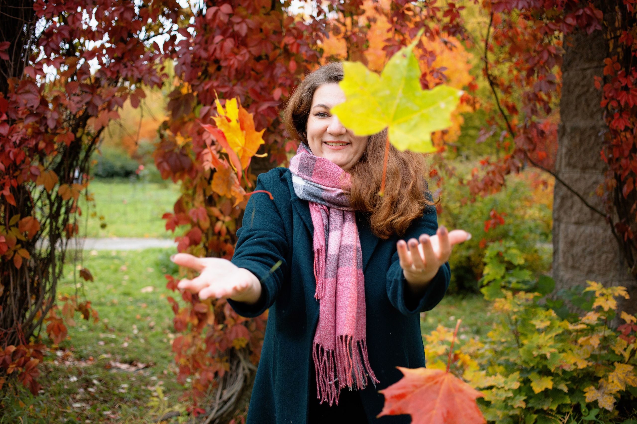 Фотосессия в уютном кафе и парке СПб, осенняя фотопрогулка. Портретные фотосессии, контент-съемки, репортаж