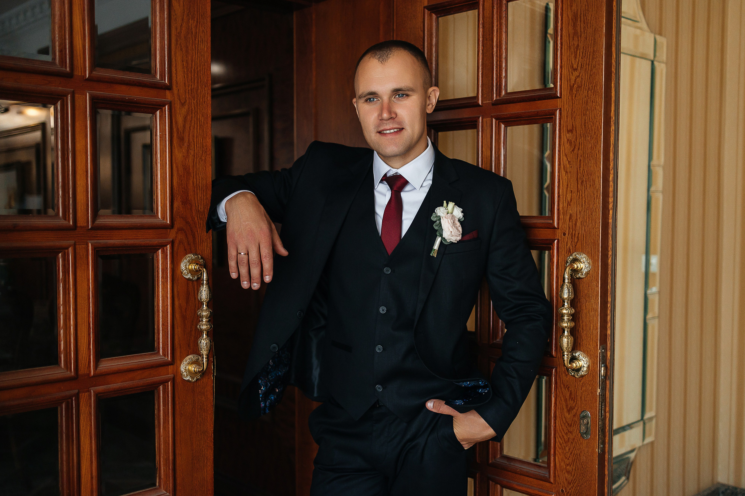 Волшебное утро невесты в номере отеля. Олег Сверчков | Свадебный фотограф Вологда