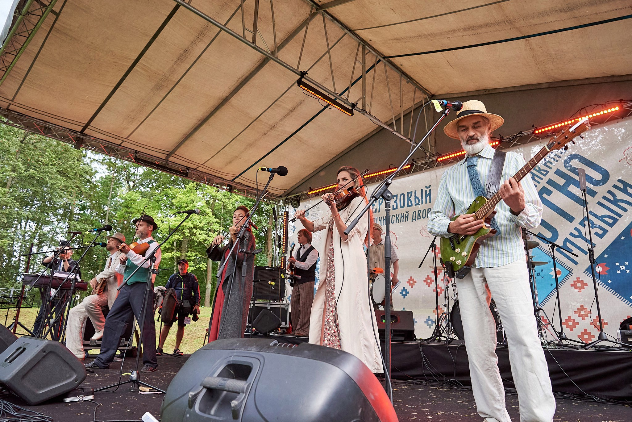 Березовый домик, фестиваль этно музыки. Иван Ступа, репортажный фотограф в Санкт-Петербурге и Ленинградской области