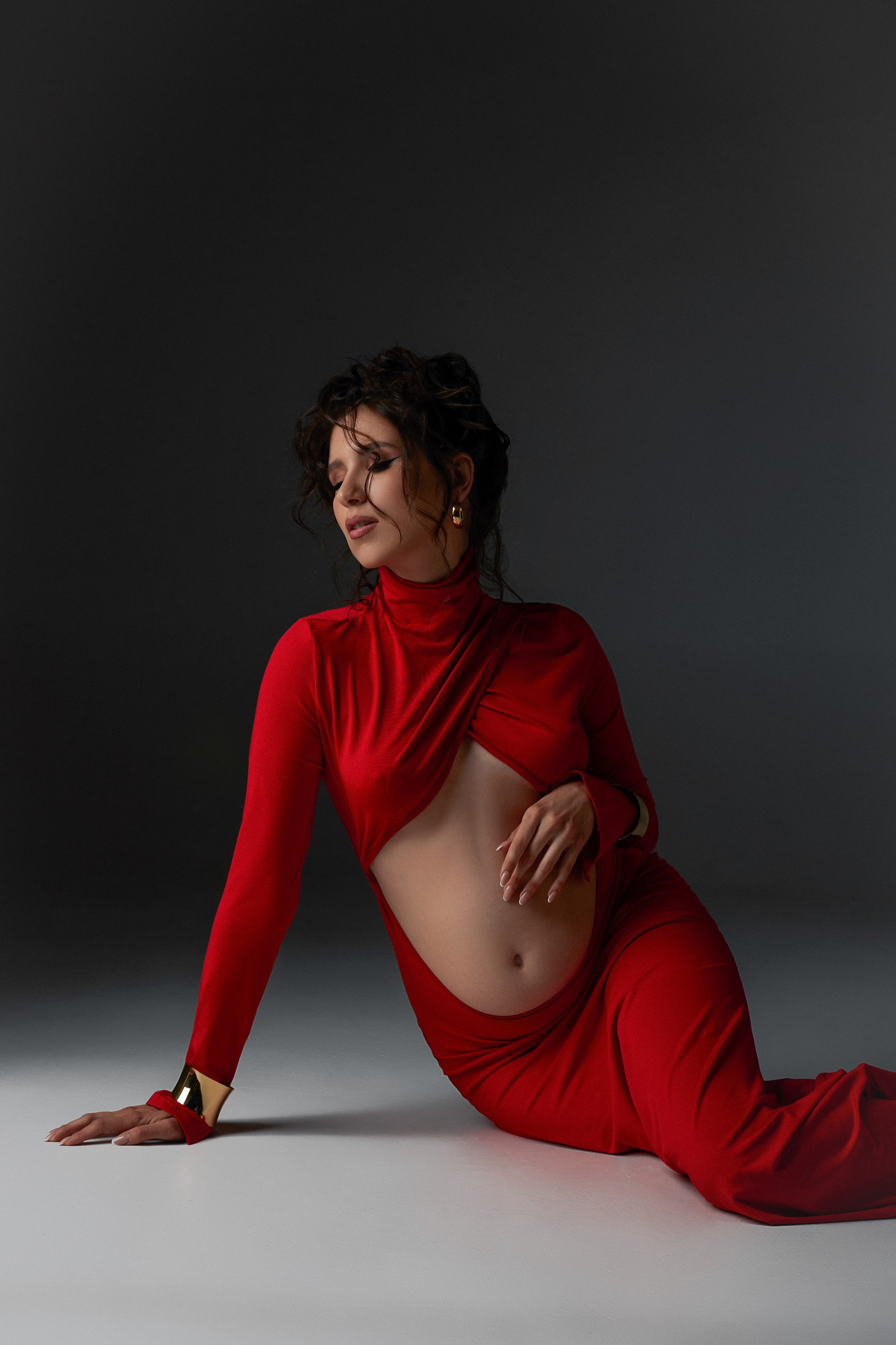 Фотосессия беременности Тюмень. Фотограф в стиле минимализм Тюмень